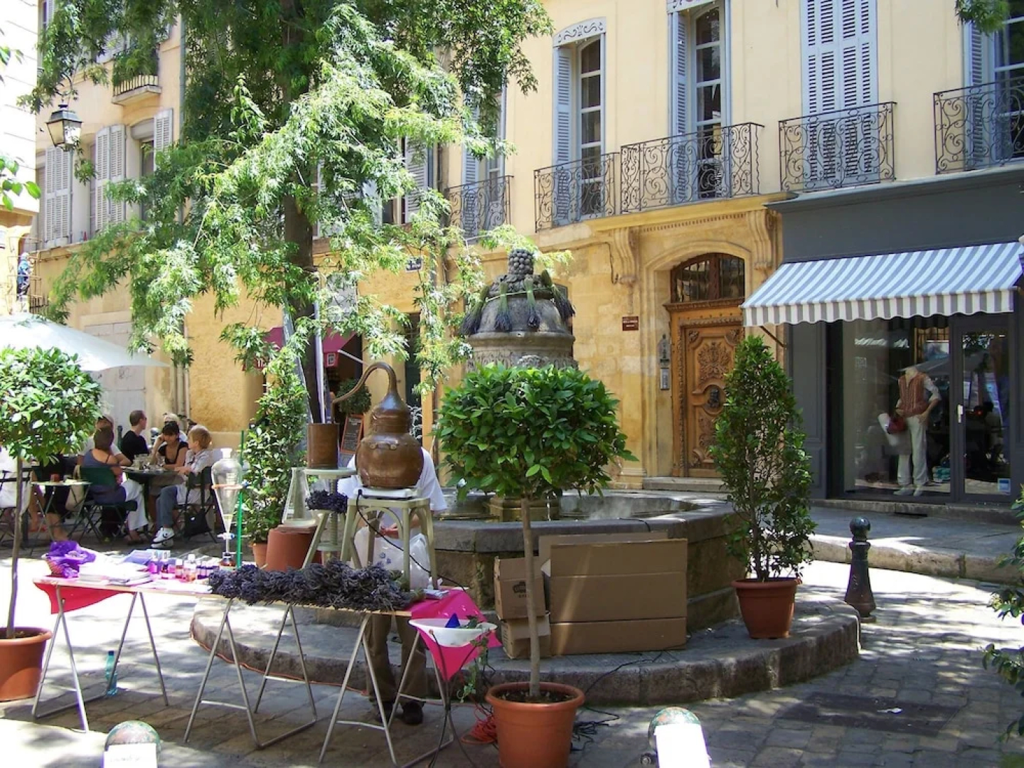 Luxurious Villa in Aix-en-Provence with Jacuzzi