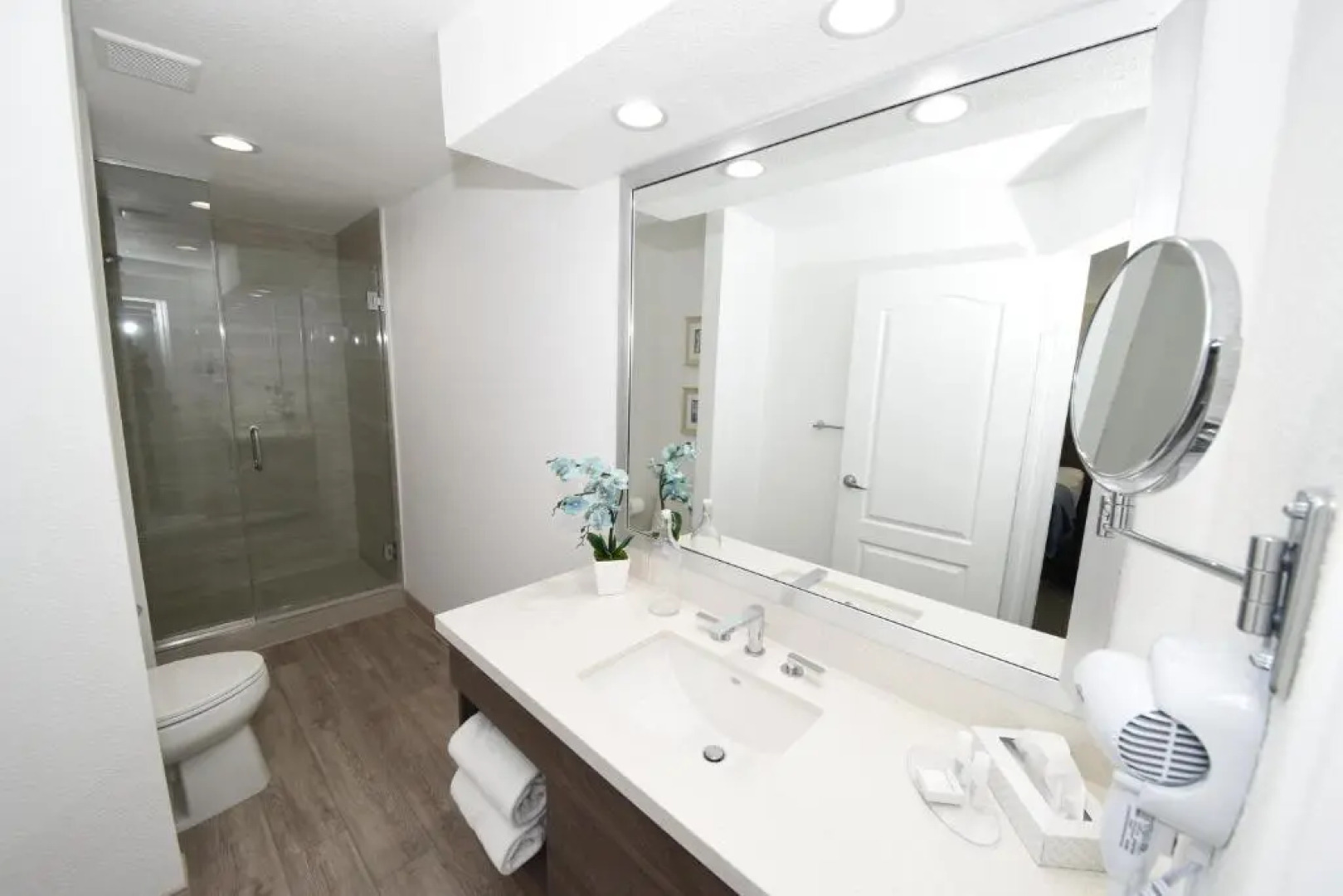 Serene, a Vegas Resort