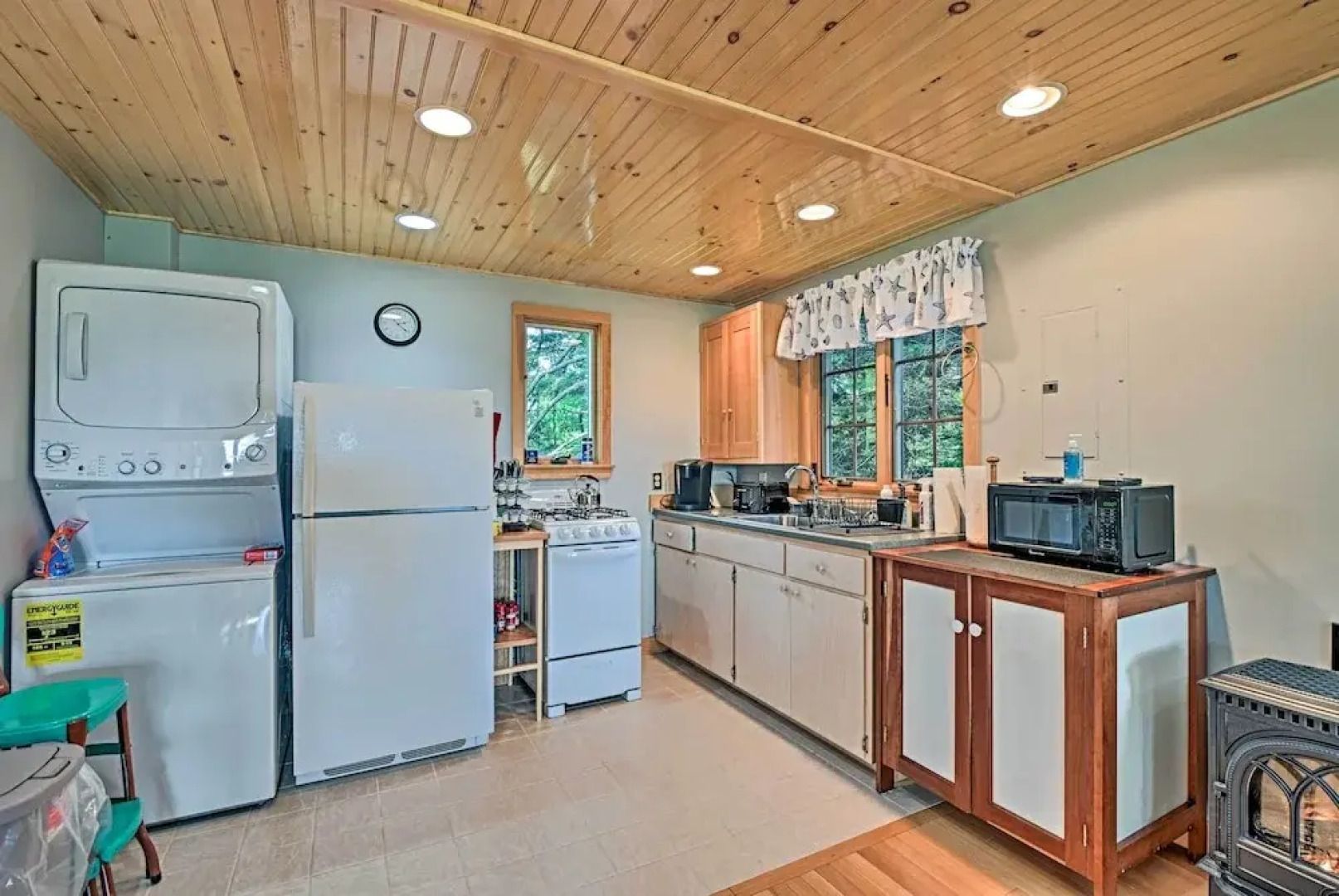 Charming Stonington Studio w/ Ocean Views!