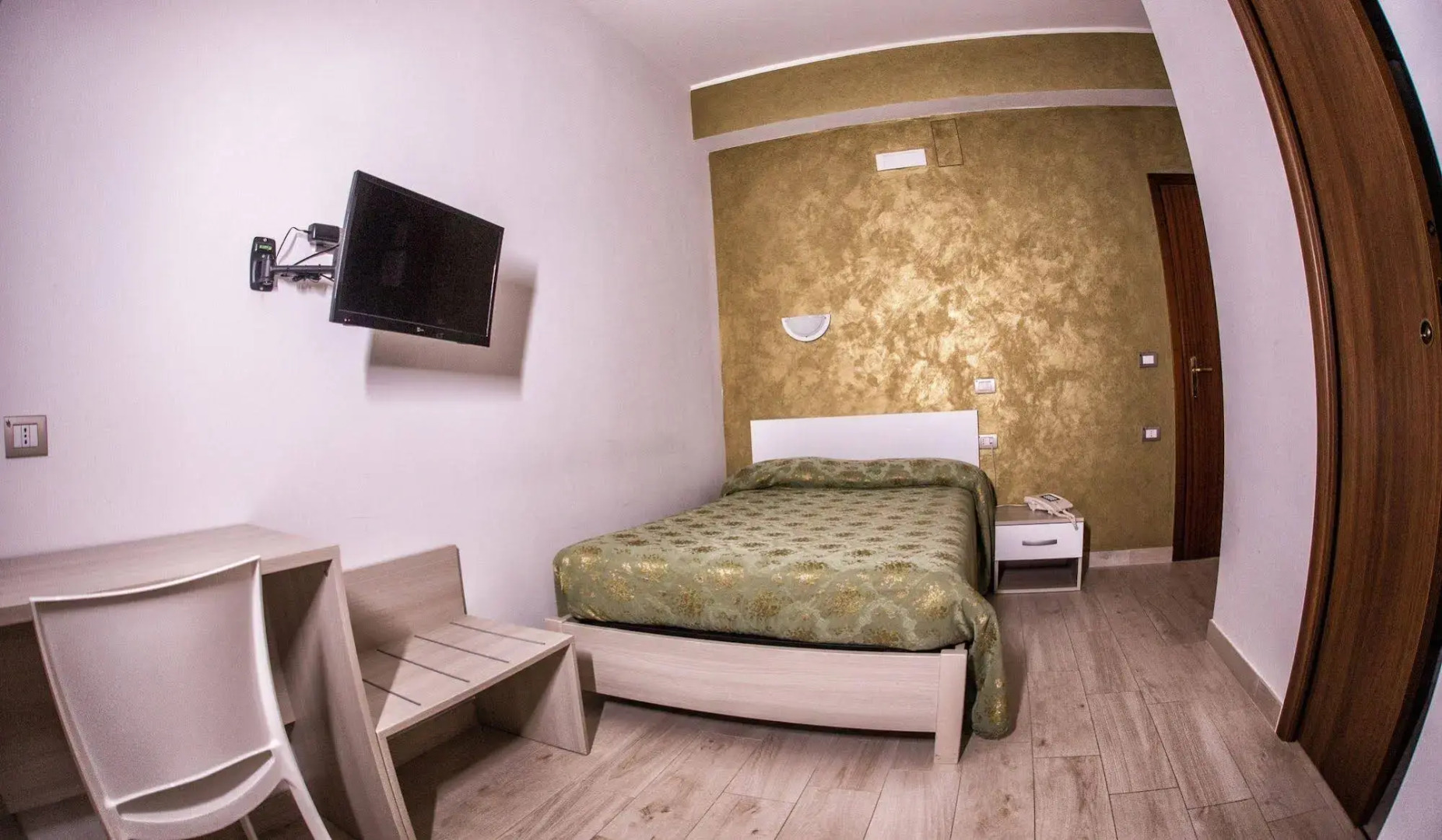 Tourist Hotel