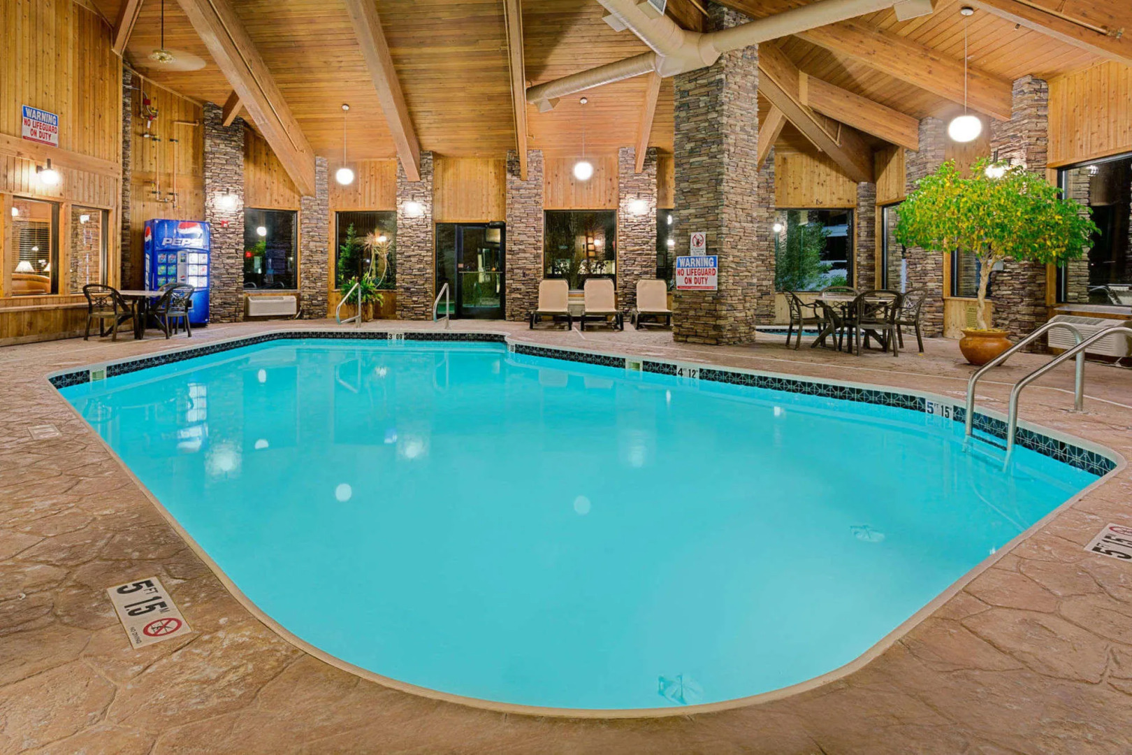 Pinedale Hotel & Suites