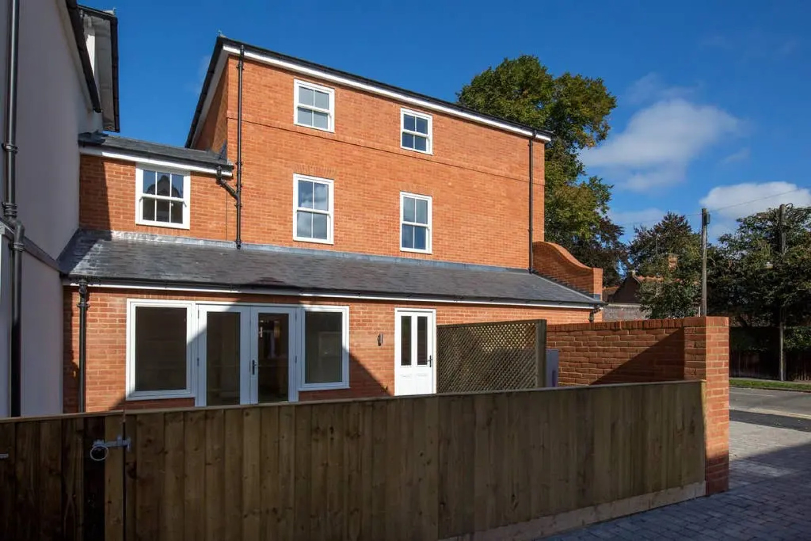 Chic & Luxurious Townhouse - Central Marlow