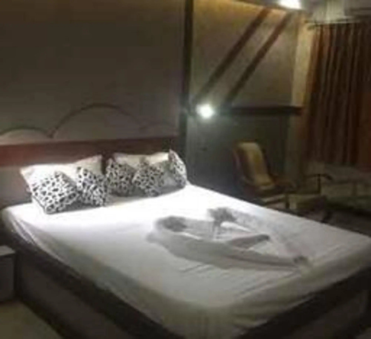 Sonar Bangla's Motel Midway