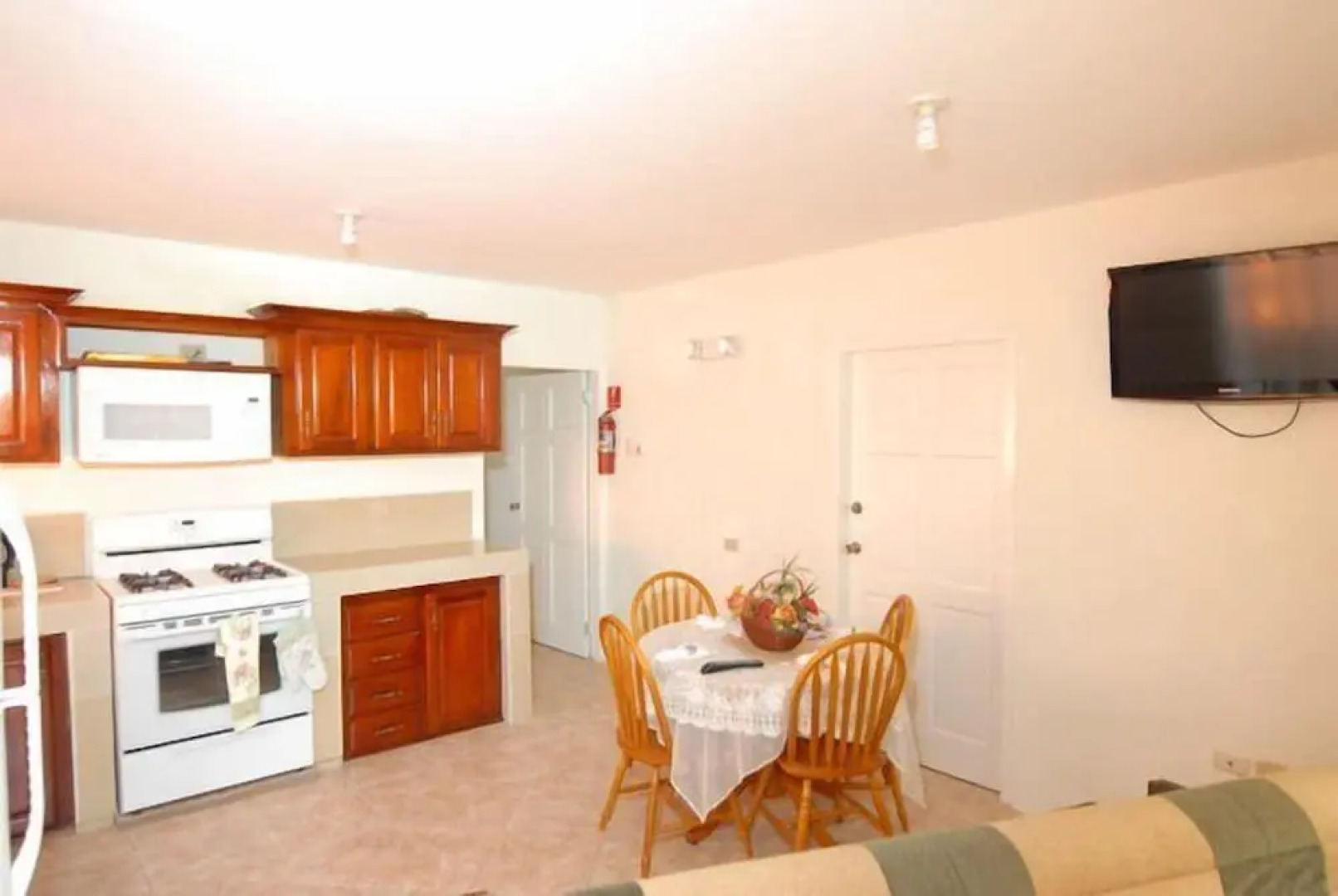 J&G's Tropical Apartments