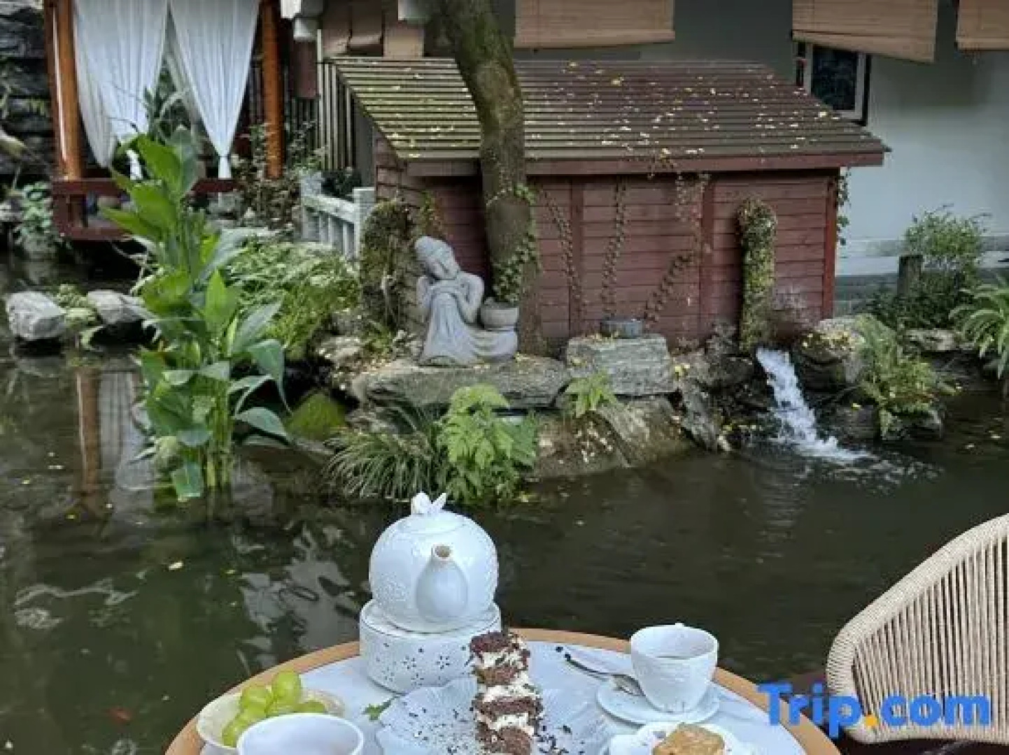 Phoenix Xueqingji Humanity Banshan Homestay (Phoenix Ancient City Branch)