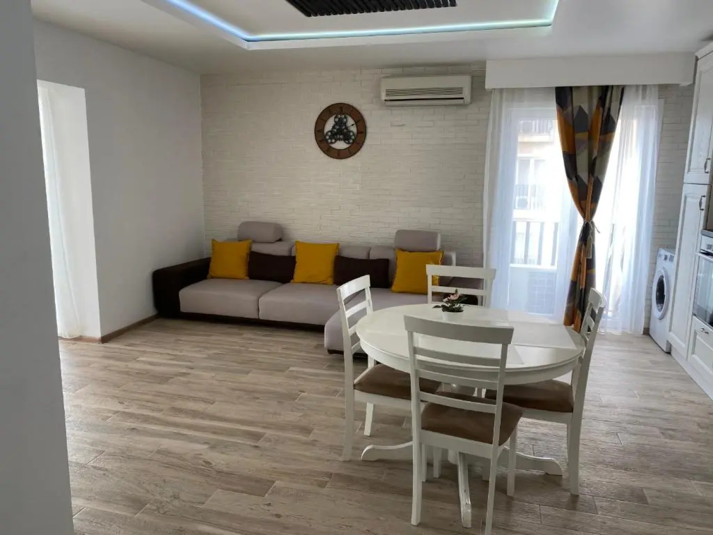 Sunny Deluxe Apartment Cosmopolis