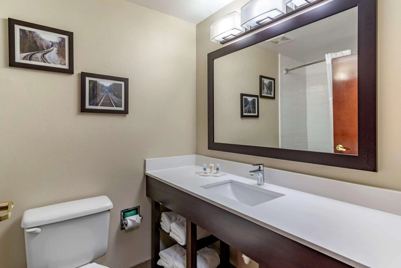 Comfort Suites near Robins Air Force Base