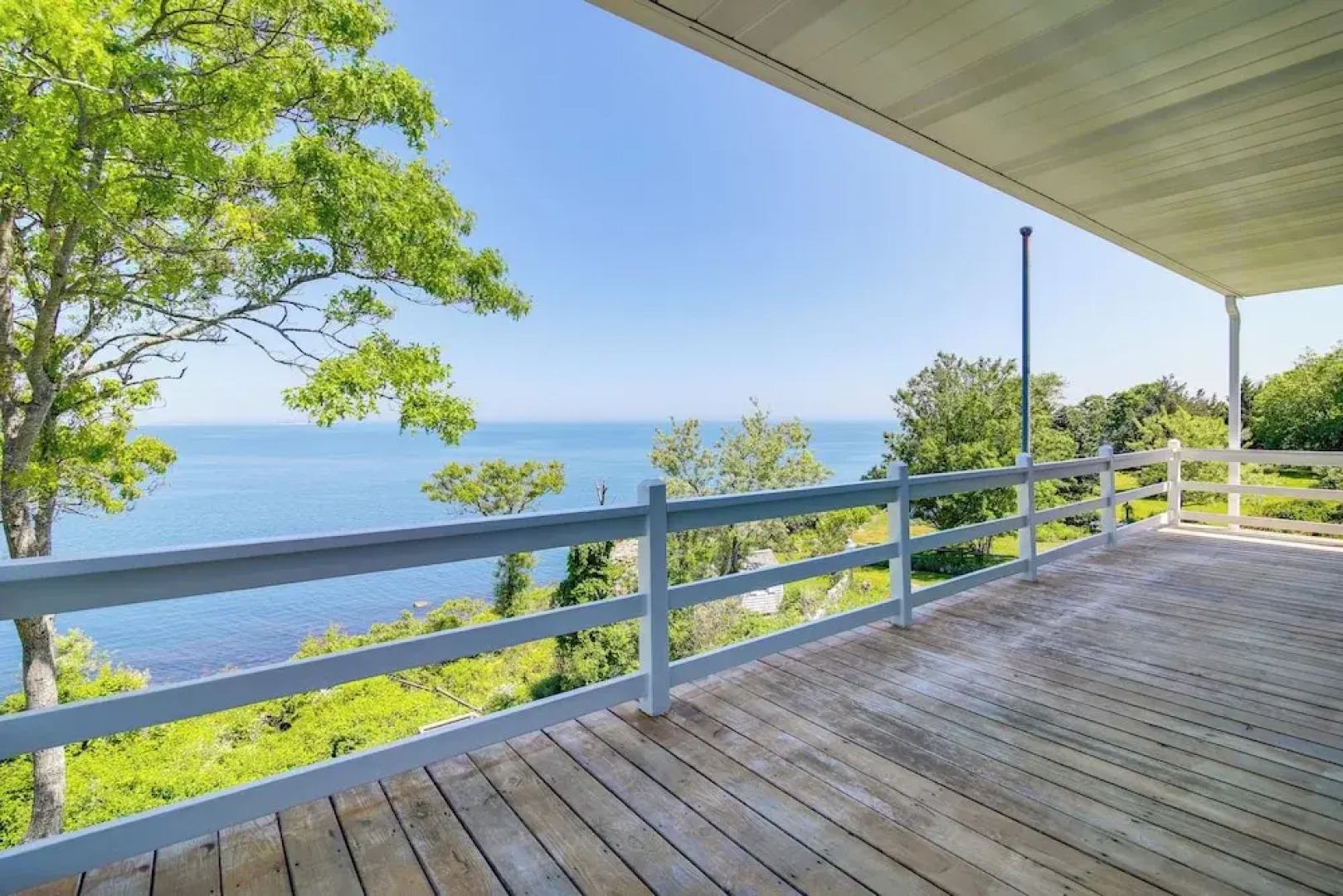 Bayfront Home w/ Deck - 4 Mi to Downtown Plymouth!