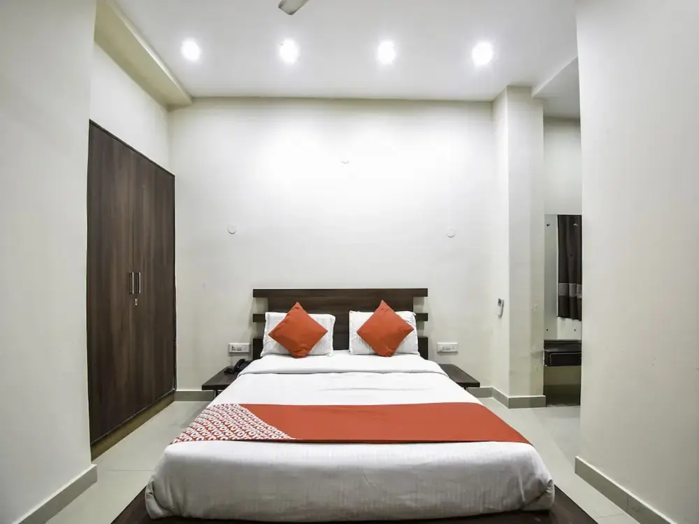 OYO 2615 Hotel Lords