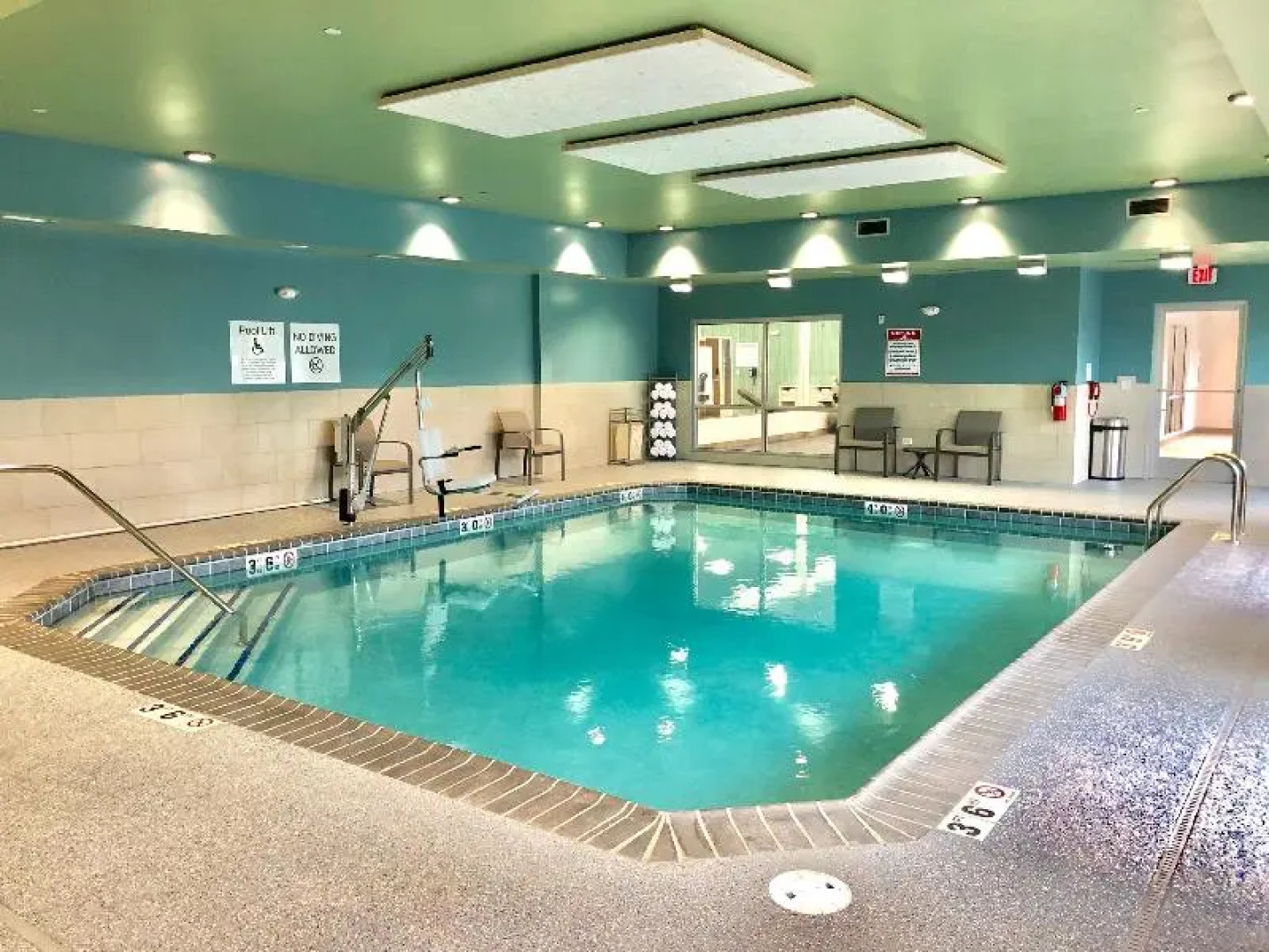 Holiday Inn Express & Suites Chicago O'Hare Airport by IHG