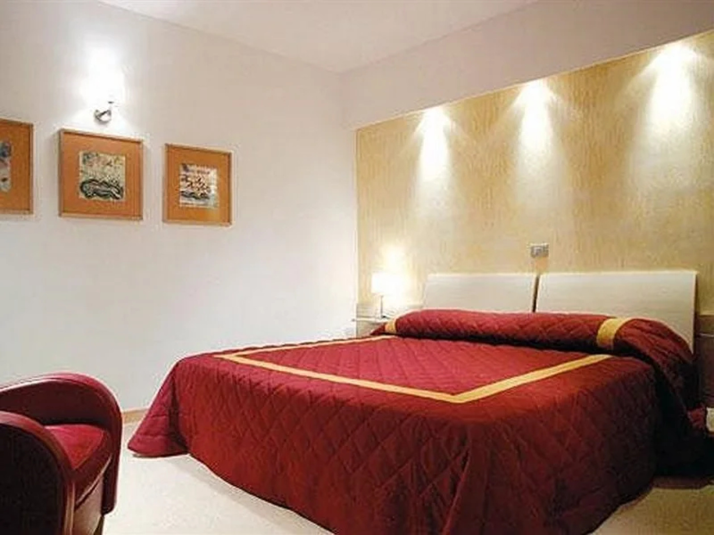 Apulia Hotels Castel del Monte
