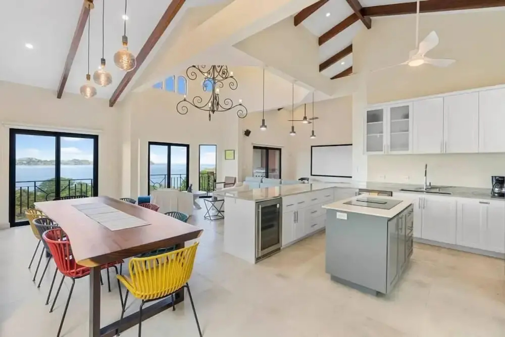 Stylish Villa with Brand-New Furniture, Panoramic Ocean Views, and Infinity Swimming Pool & Hot Tub