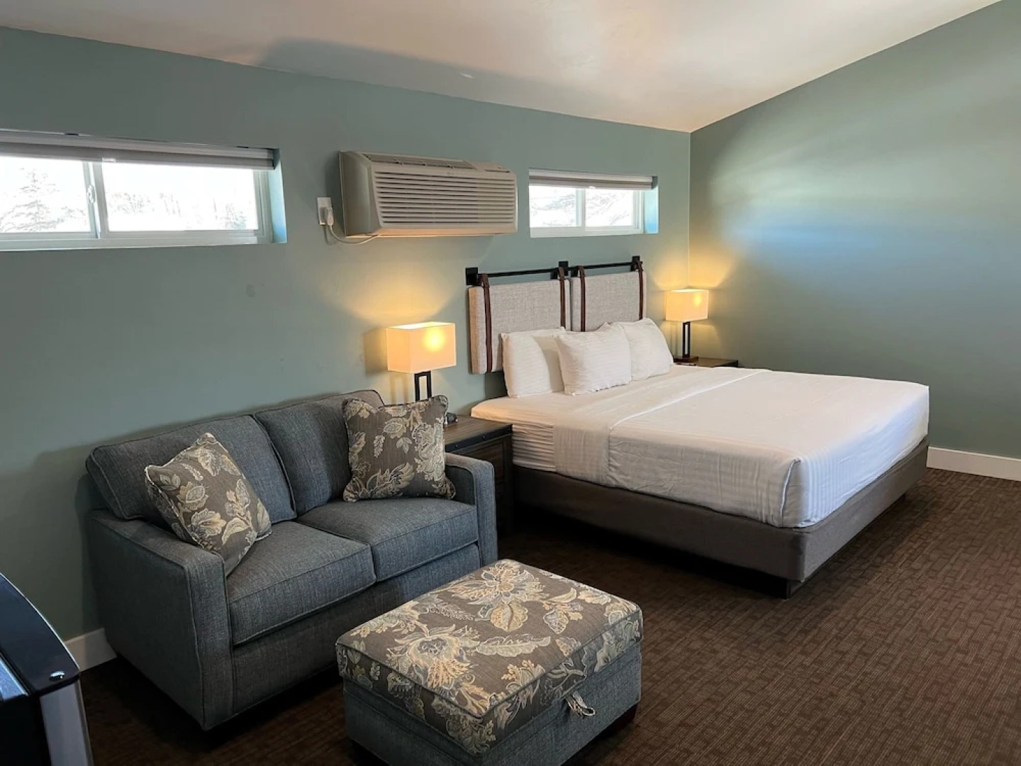 Julie's Park Cafe and Motel