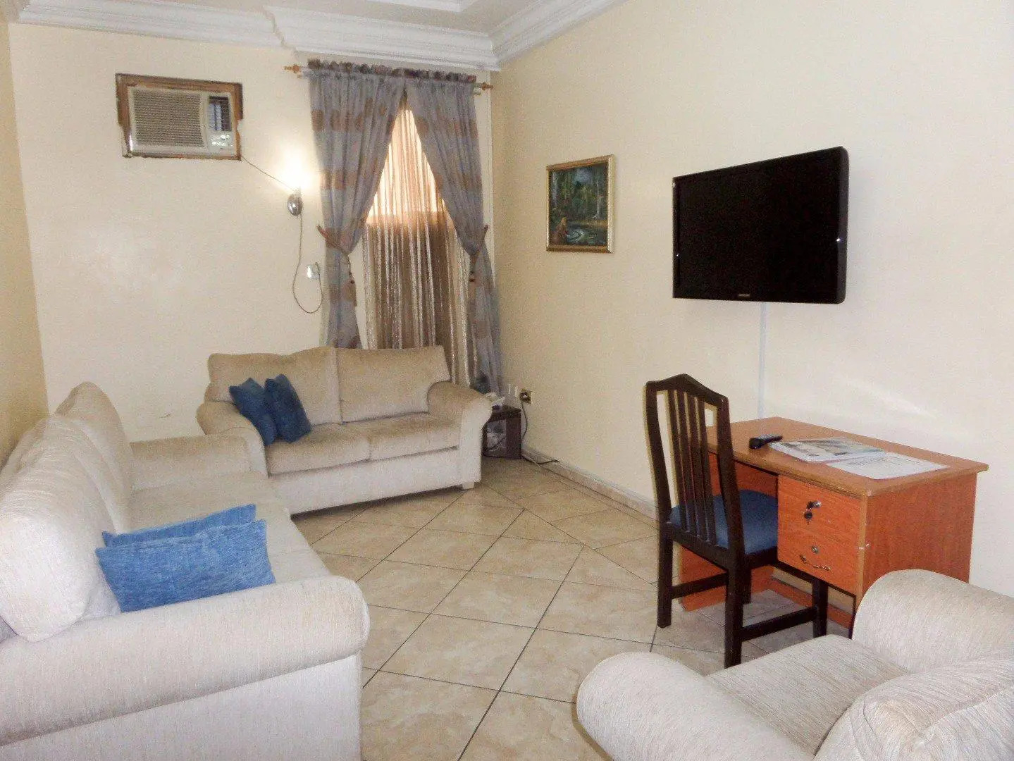 Gloriana Hotel and Suites