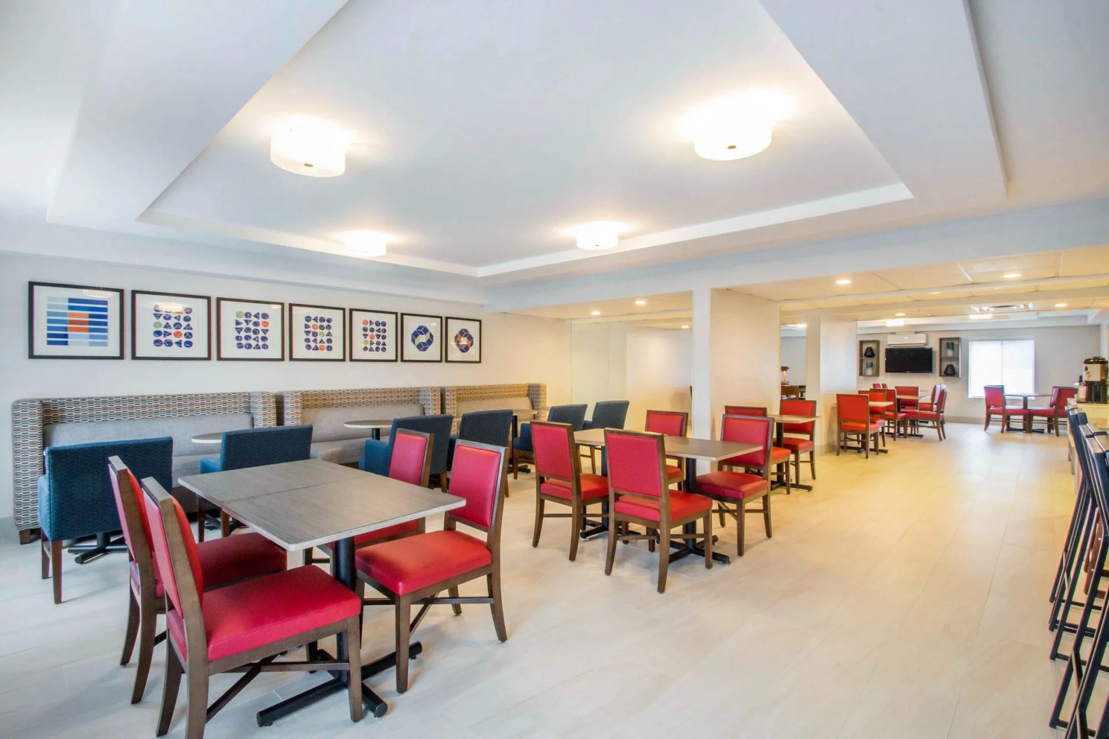 Holiday Inn Express and Suites Albany Airport- Wolf Road by IHG