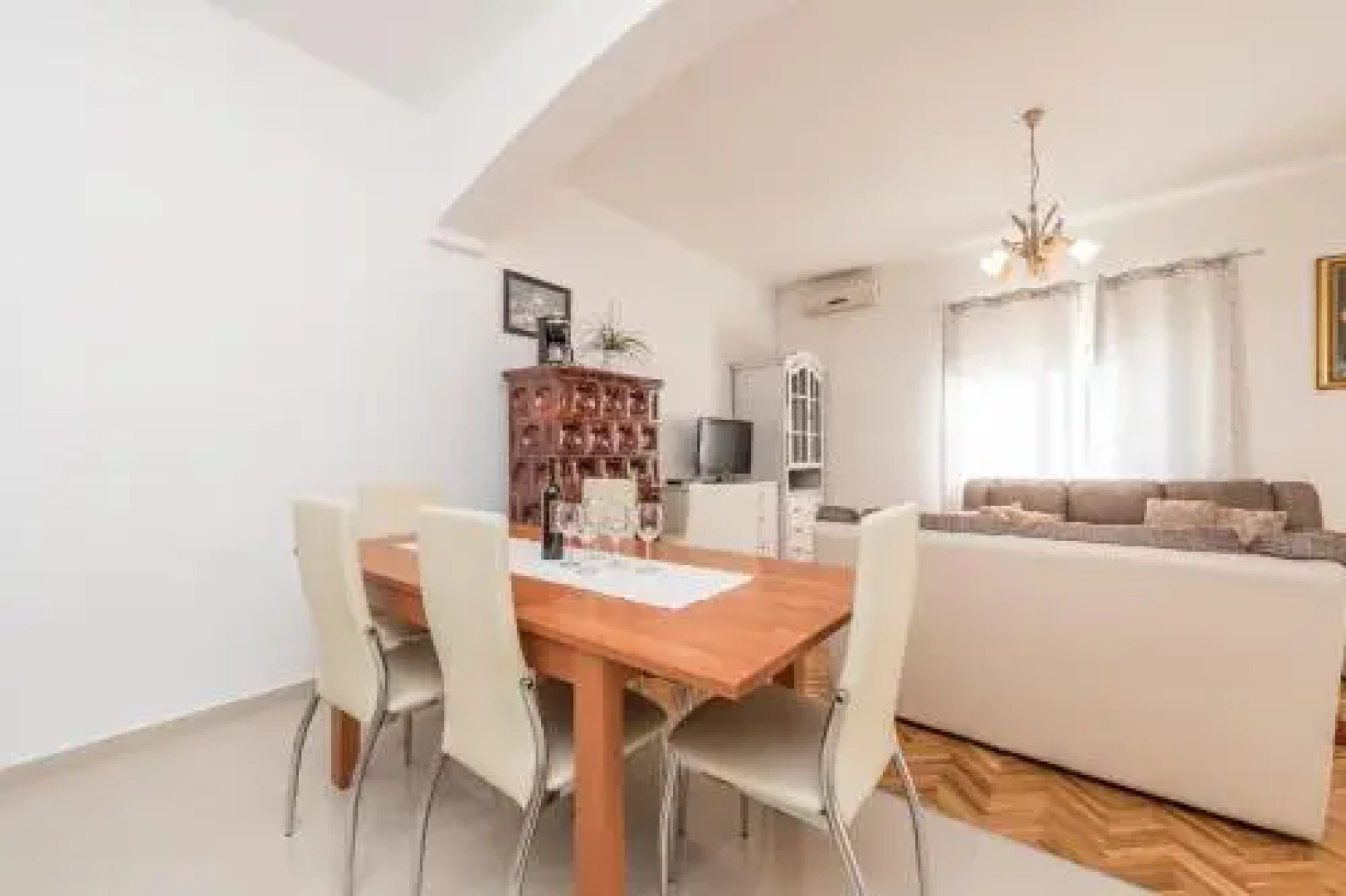 Six-Bedroom Holiday Home in Bibinje