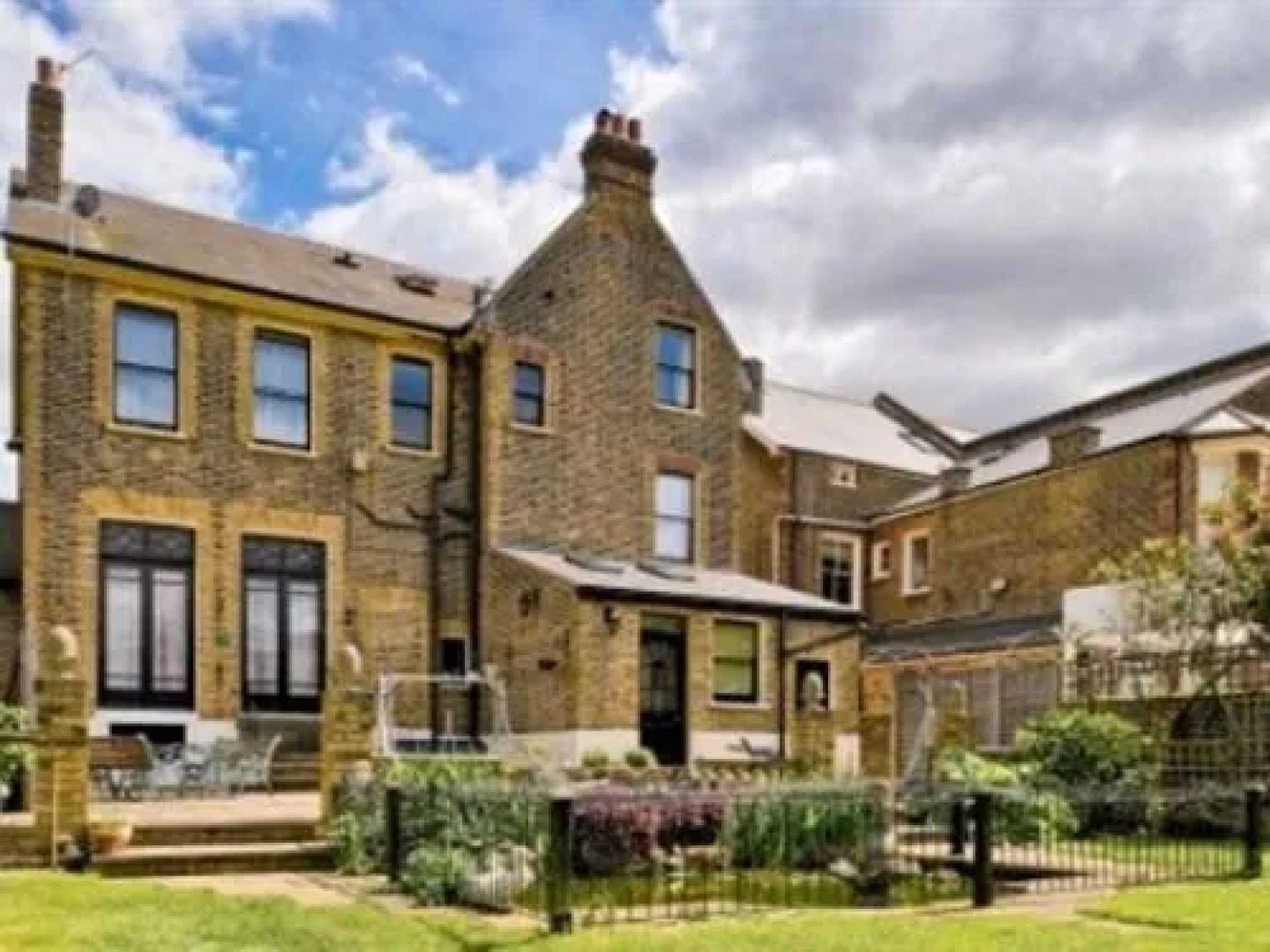 Glenthurston Apartments