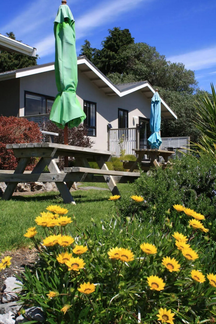 Pohara Beachfront Motel