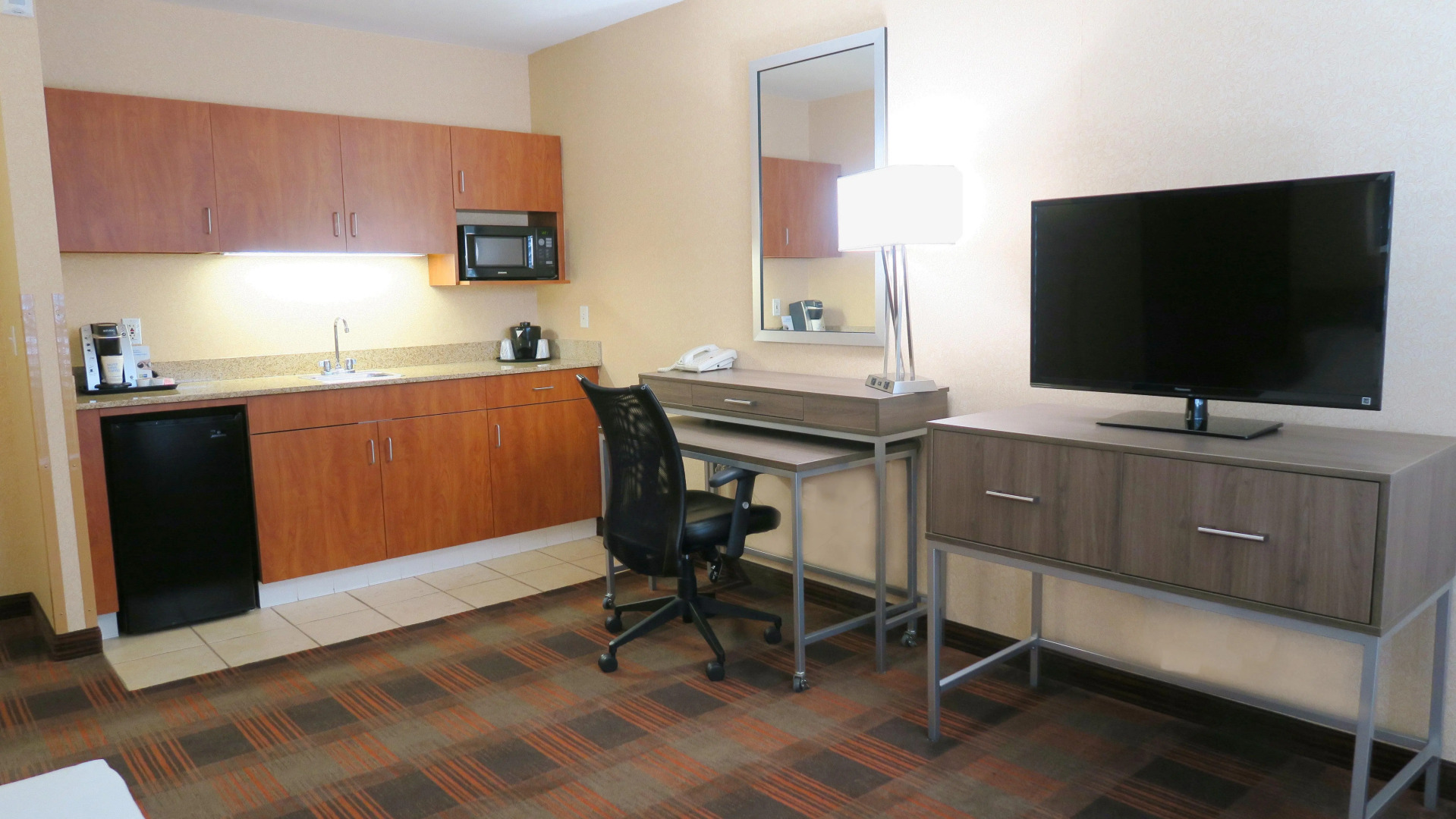Holiday Inn Express & Suites Elk Grove Central - Hwy 99 by IHG