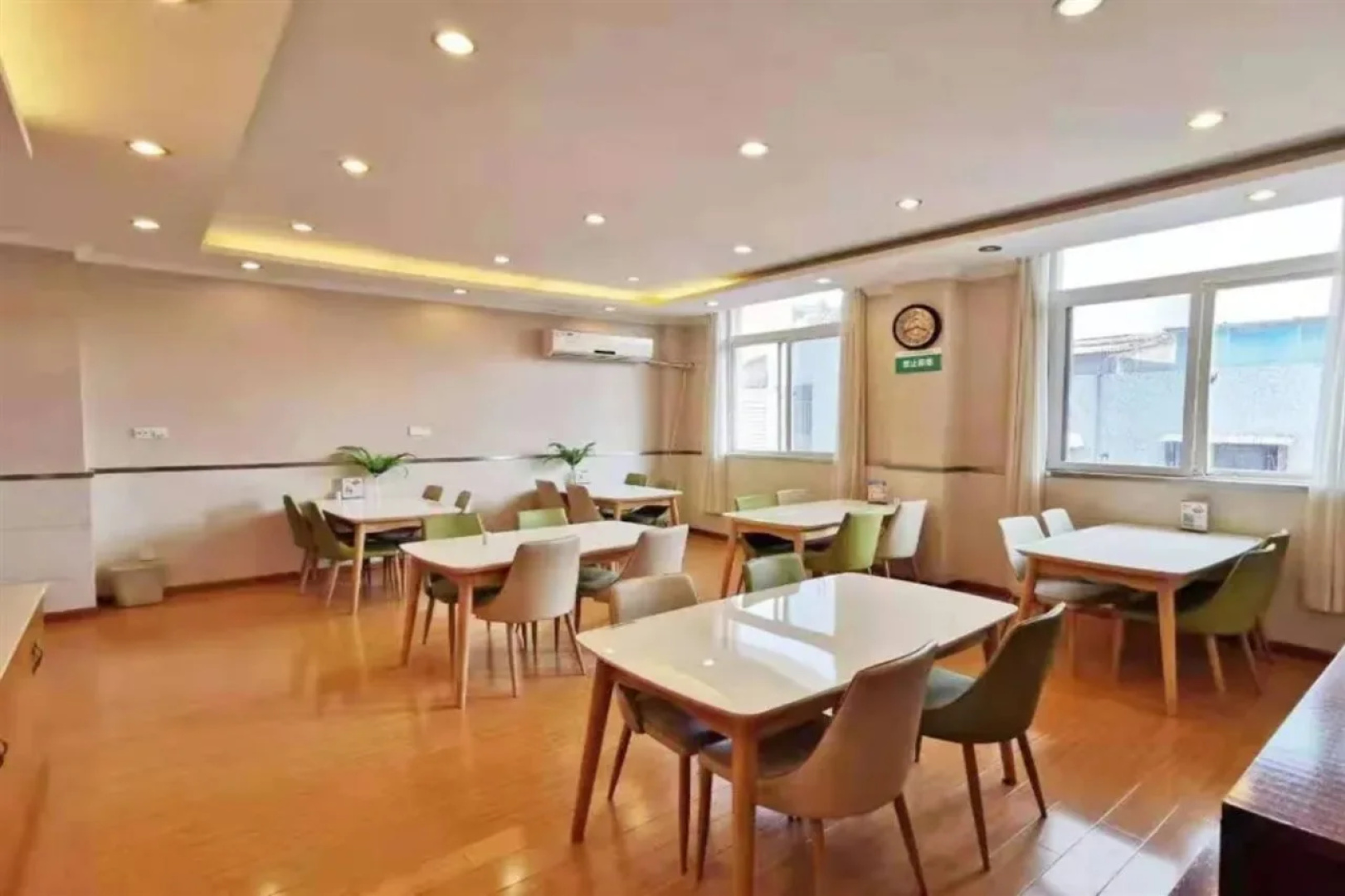 Отель GreenTree Inn BengBu HuaiHe Road Pedestrian Street Hotel