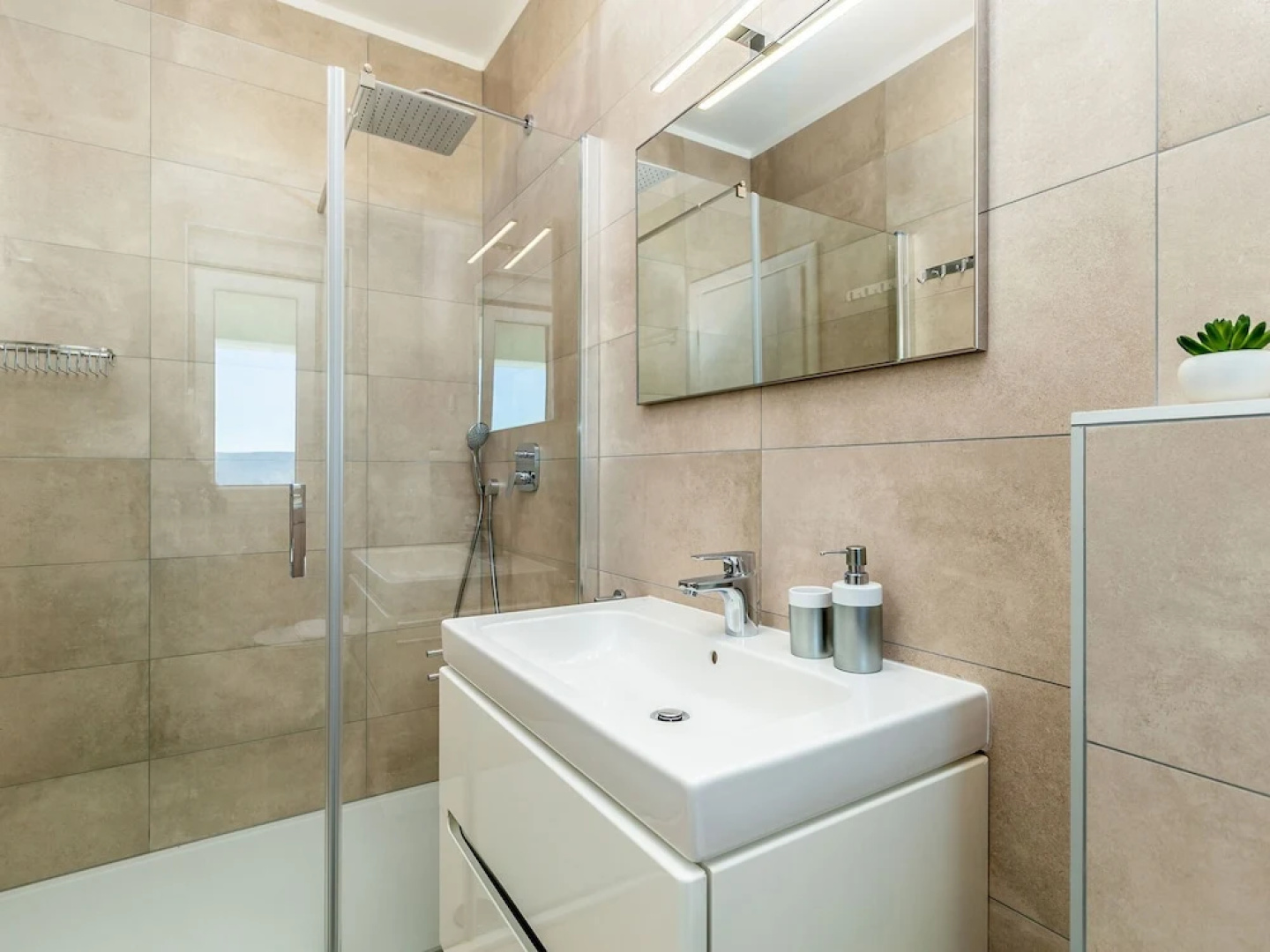 Scenic Villa in Linardi?i With Private Swimming Pool