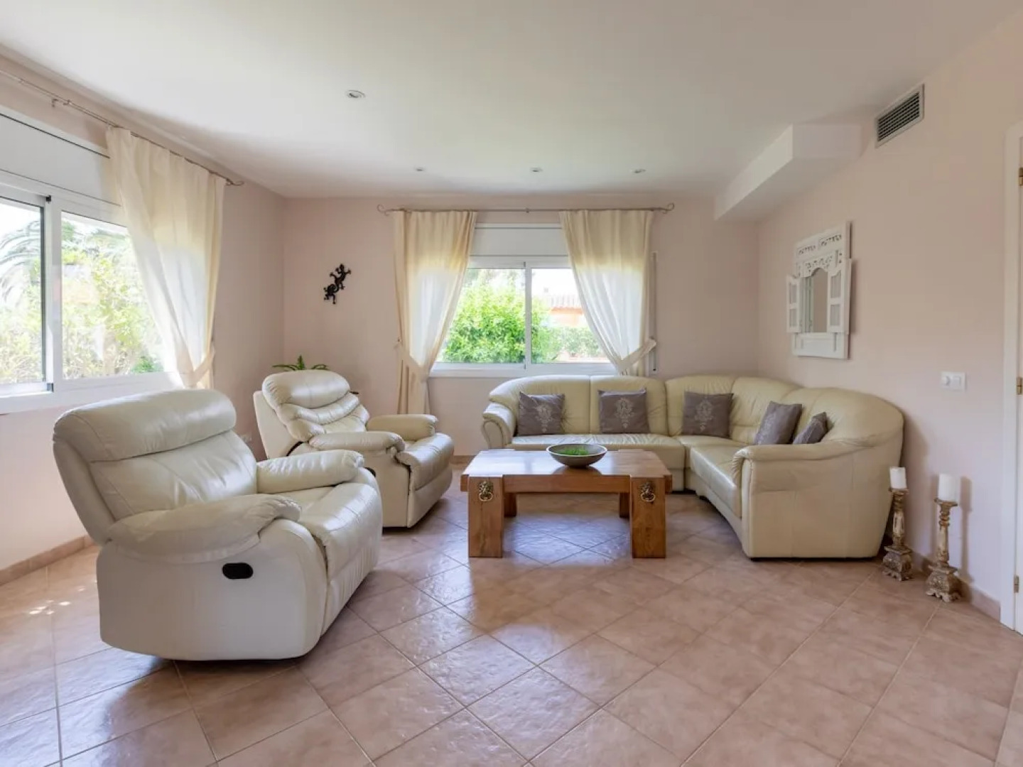 Magnificent Villa in Sant Pere Pescador with Private Pool