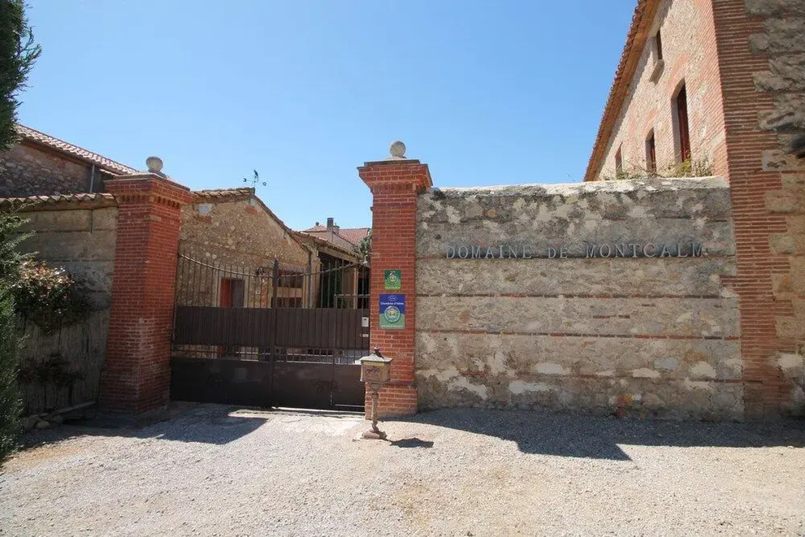 Mas Du Domaine De Montcalm B And B And Gites