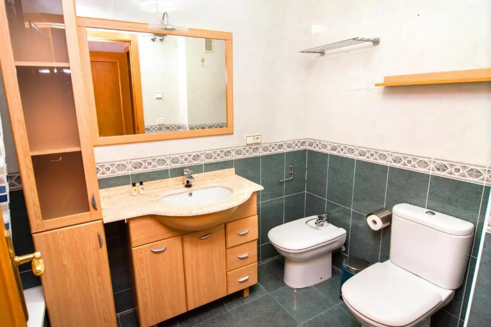 Apartamento de 4 dormitorios muy céntrico en San Juan Pueblo a tan sólo 2,5 km de la playa de San Juan y Muchavista