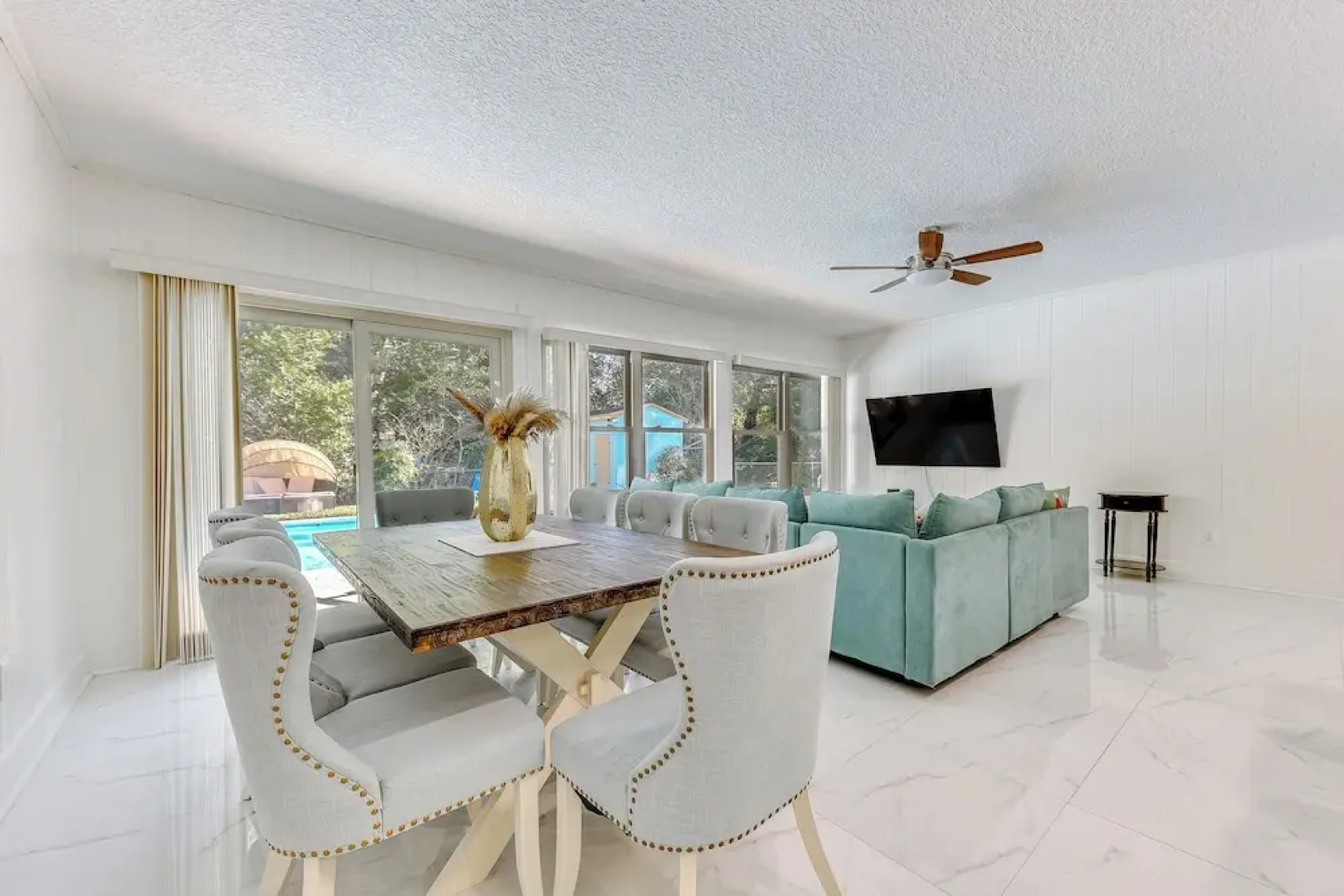 Spacious Jacksonville Home: 6 Mi to Downtown!