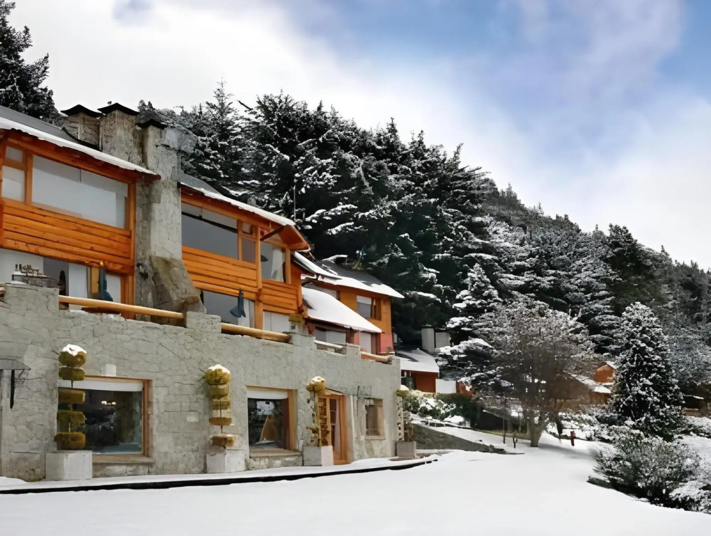 Puerto Pireo Apart Hotel & Cabañas