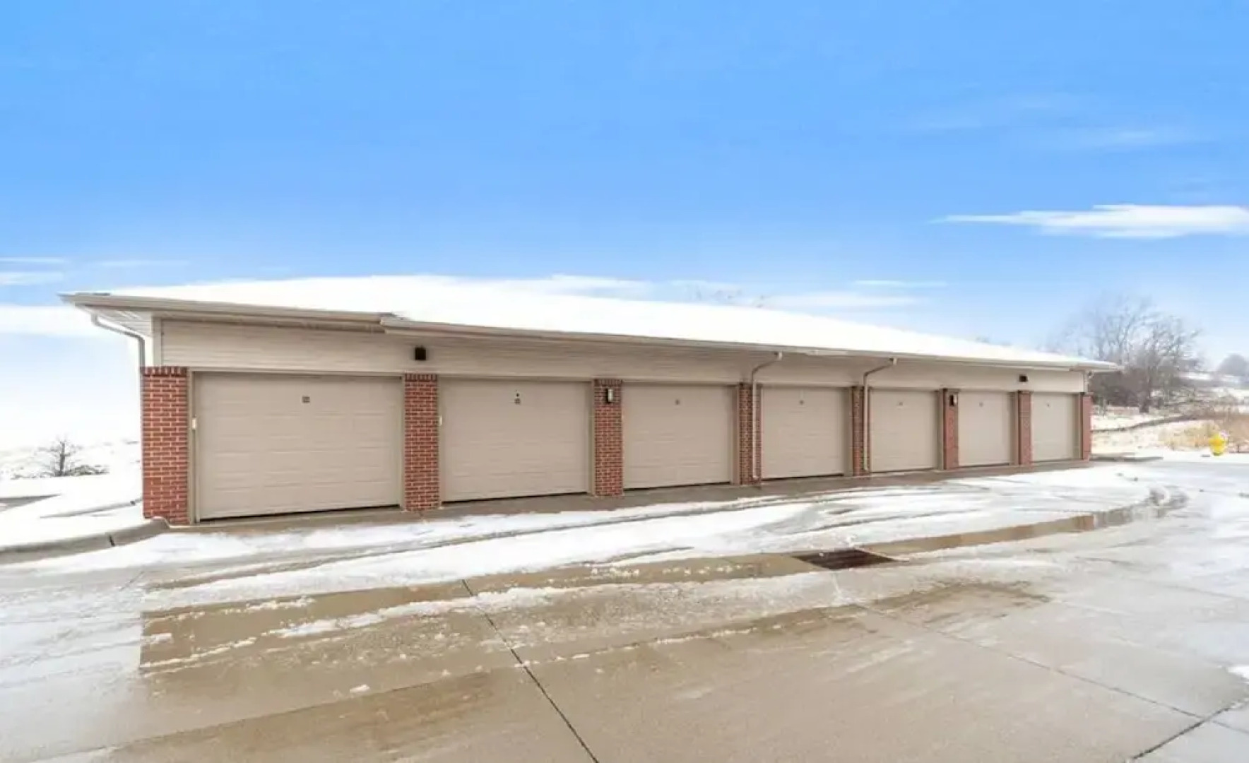 West Des Moines- Garage Gym Pool Jordan Creek