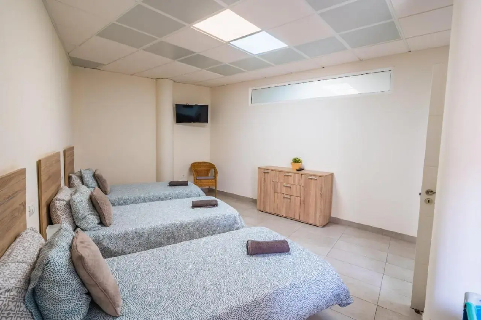 El Puente Holiday Home I- Airport 8,1K