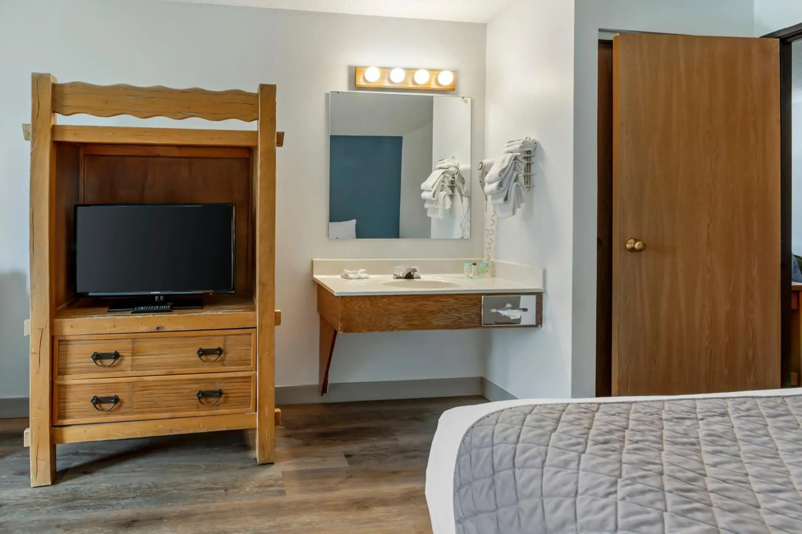 Polynesian Hotel & Suites Wisconsin Dells/Lake Delton