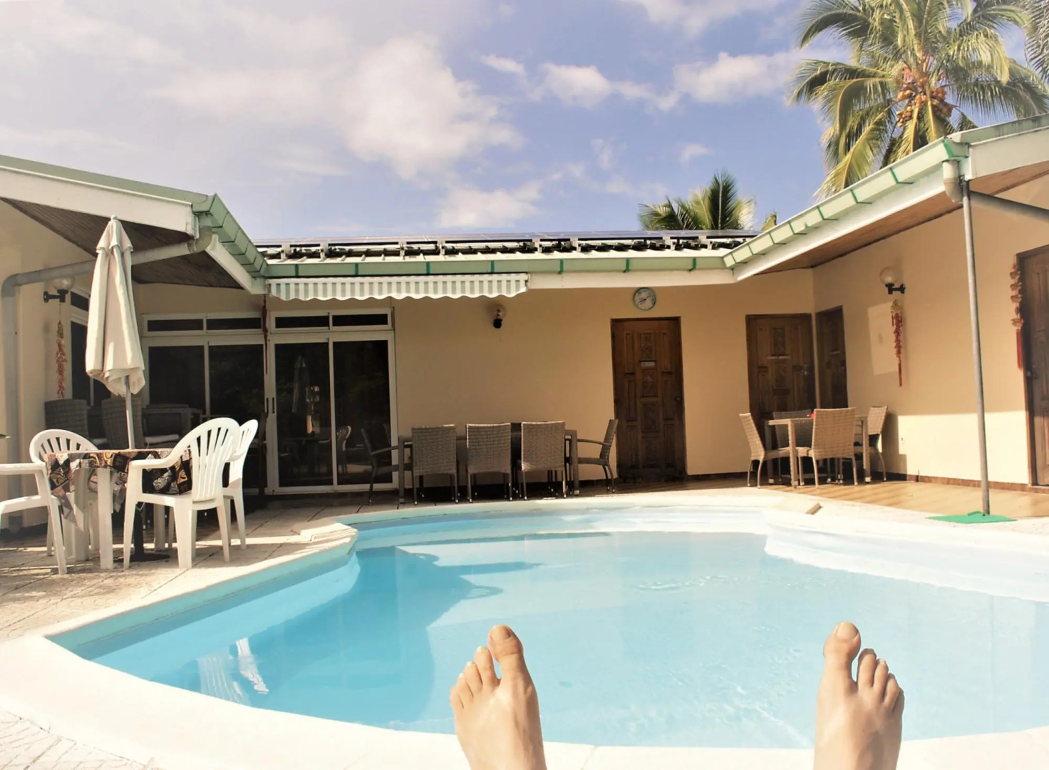 Tahiti - Sanny's Place Room & Pool