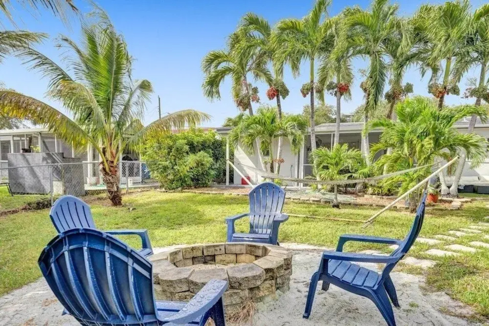 Casa Lago 3 Bedroom Home by Redawning