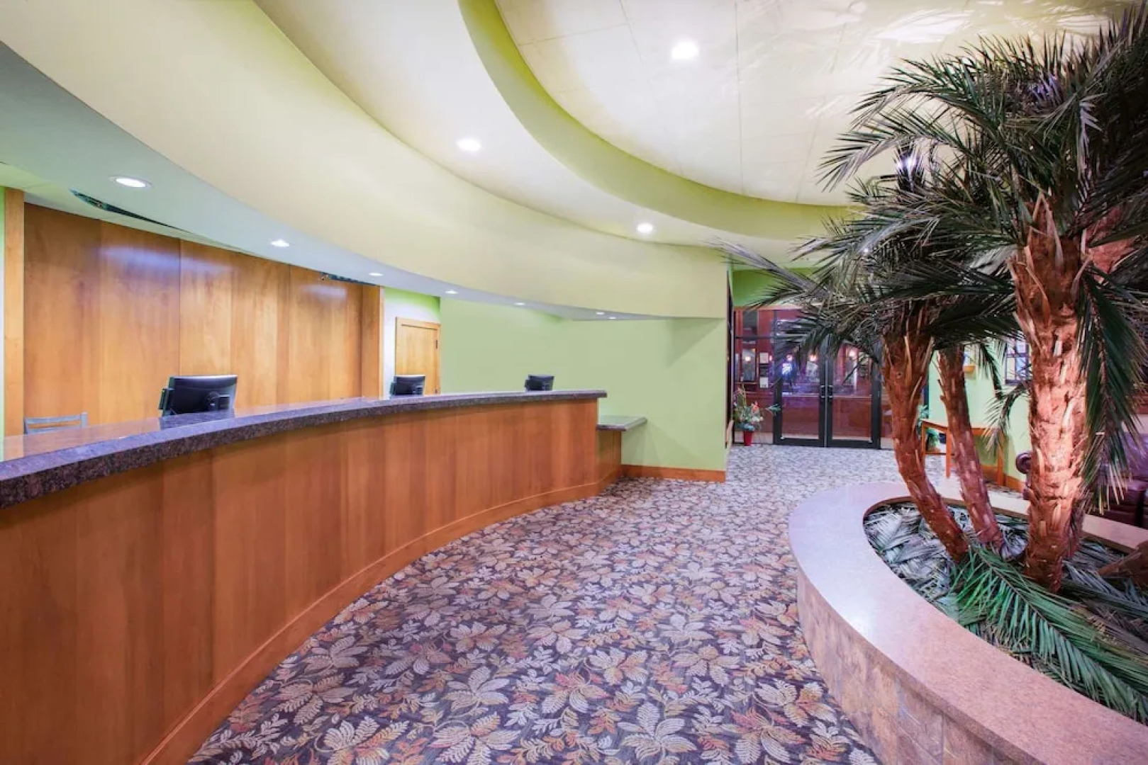 Ramada Tropics Resort / Conference Center Des Moines