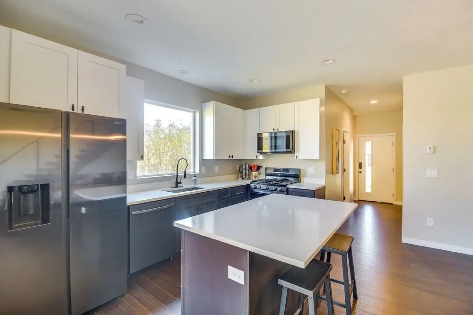 Ski-in/ski-out Granby Townhouse w/ Private Hot Tub