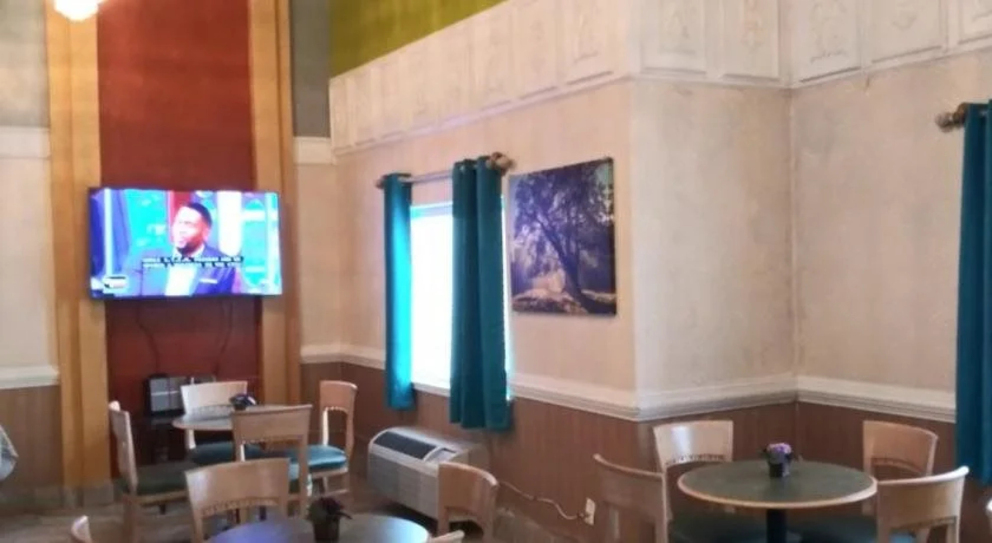 Deluxe 6 Inn & Suites