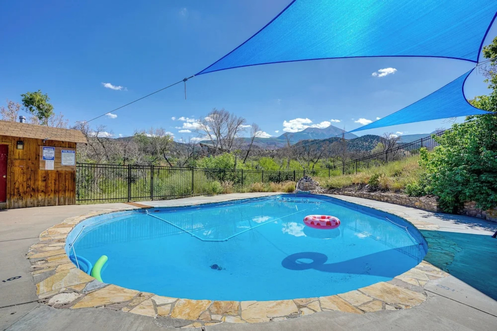 Luxe Log Cabin ~ 15 Mi to Downtown Moab!