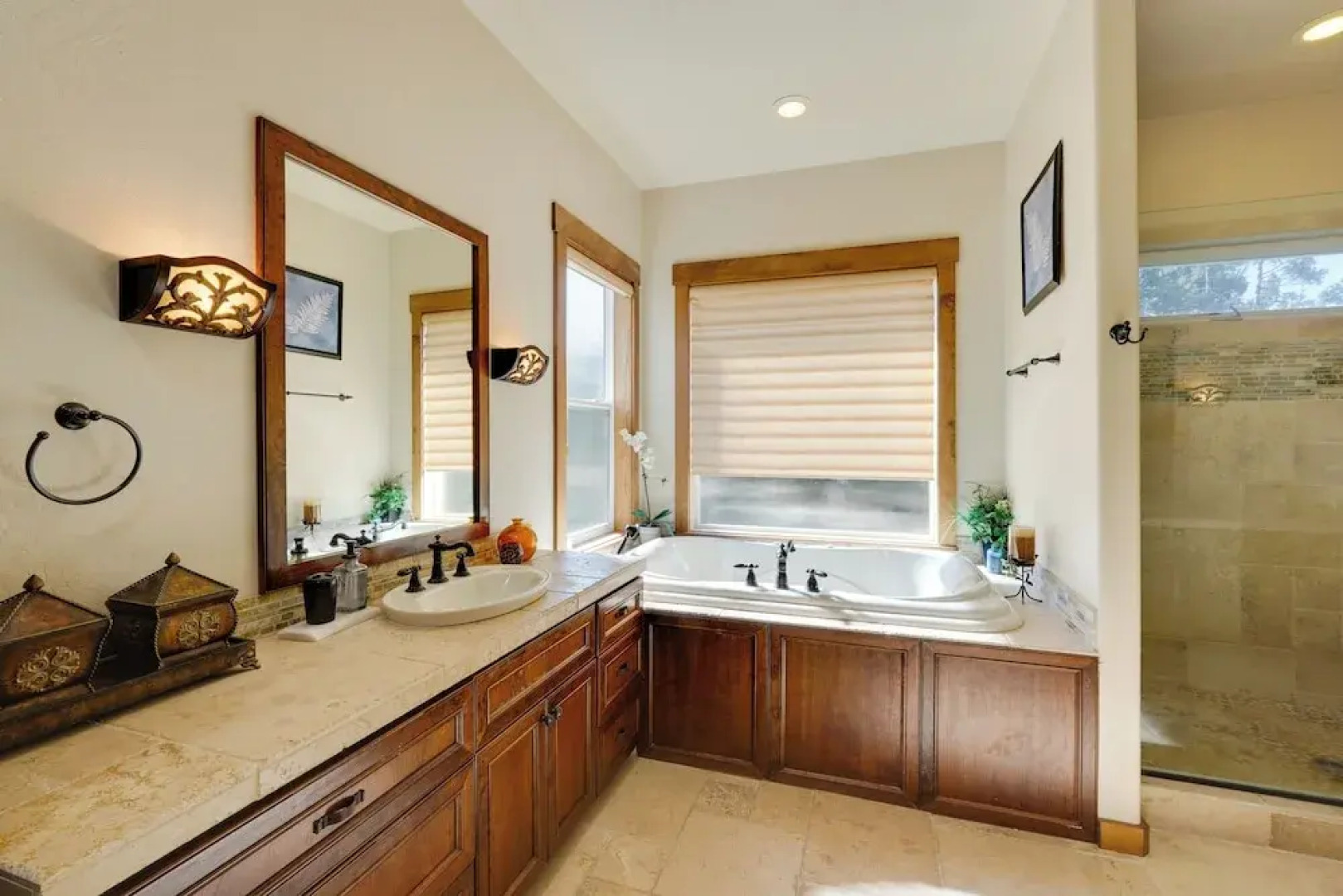 Klamath Falls Vacation Rental w/ Resort Amenities!