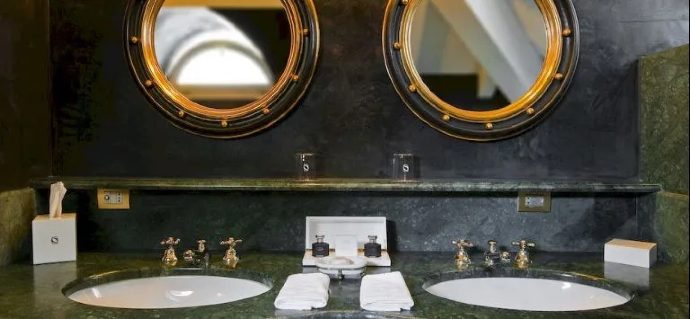 CastaDiva Residences