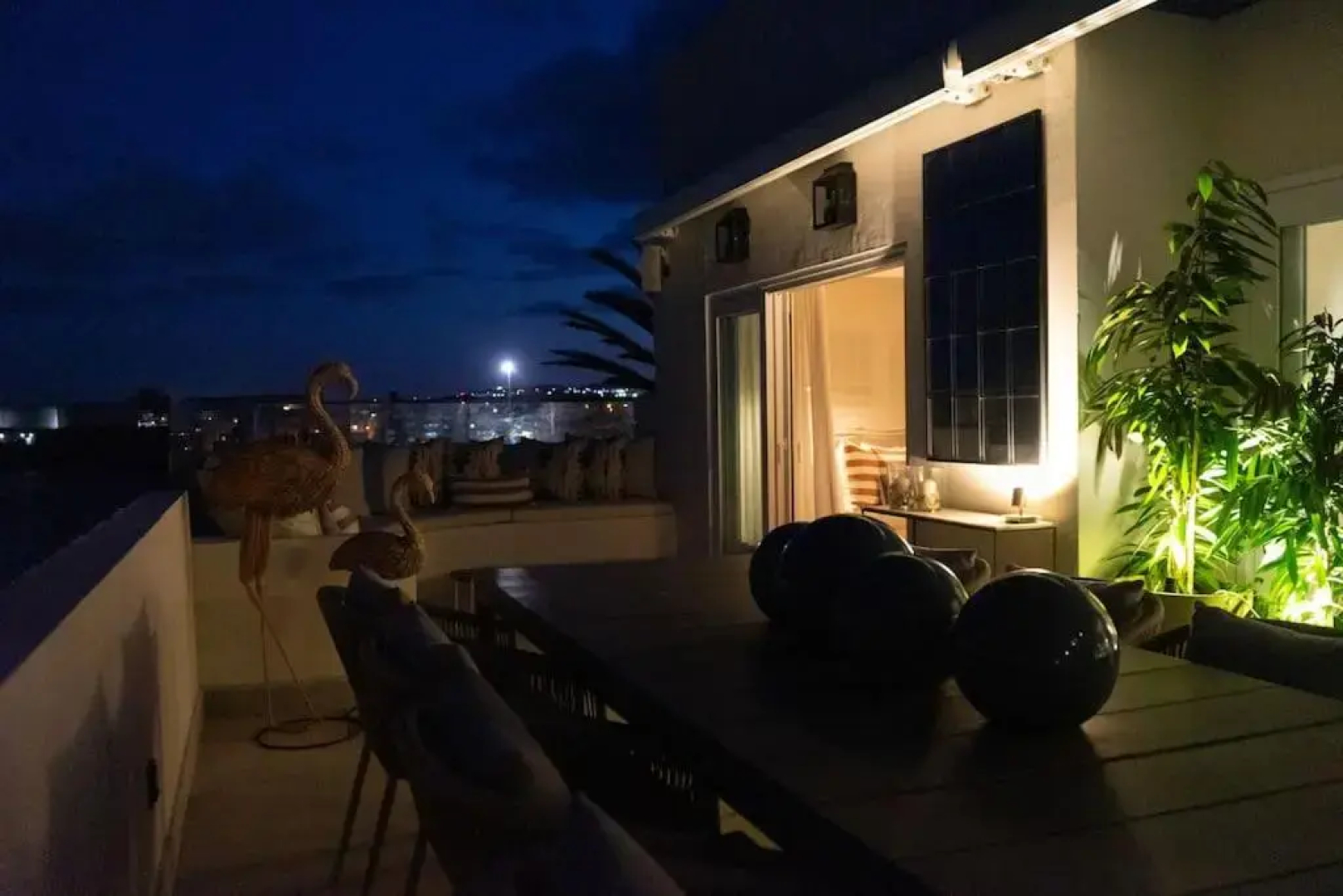 CASA ESPERANZA *Family Home Over the Sea*
