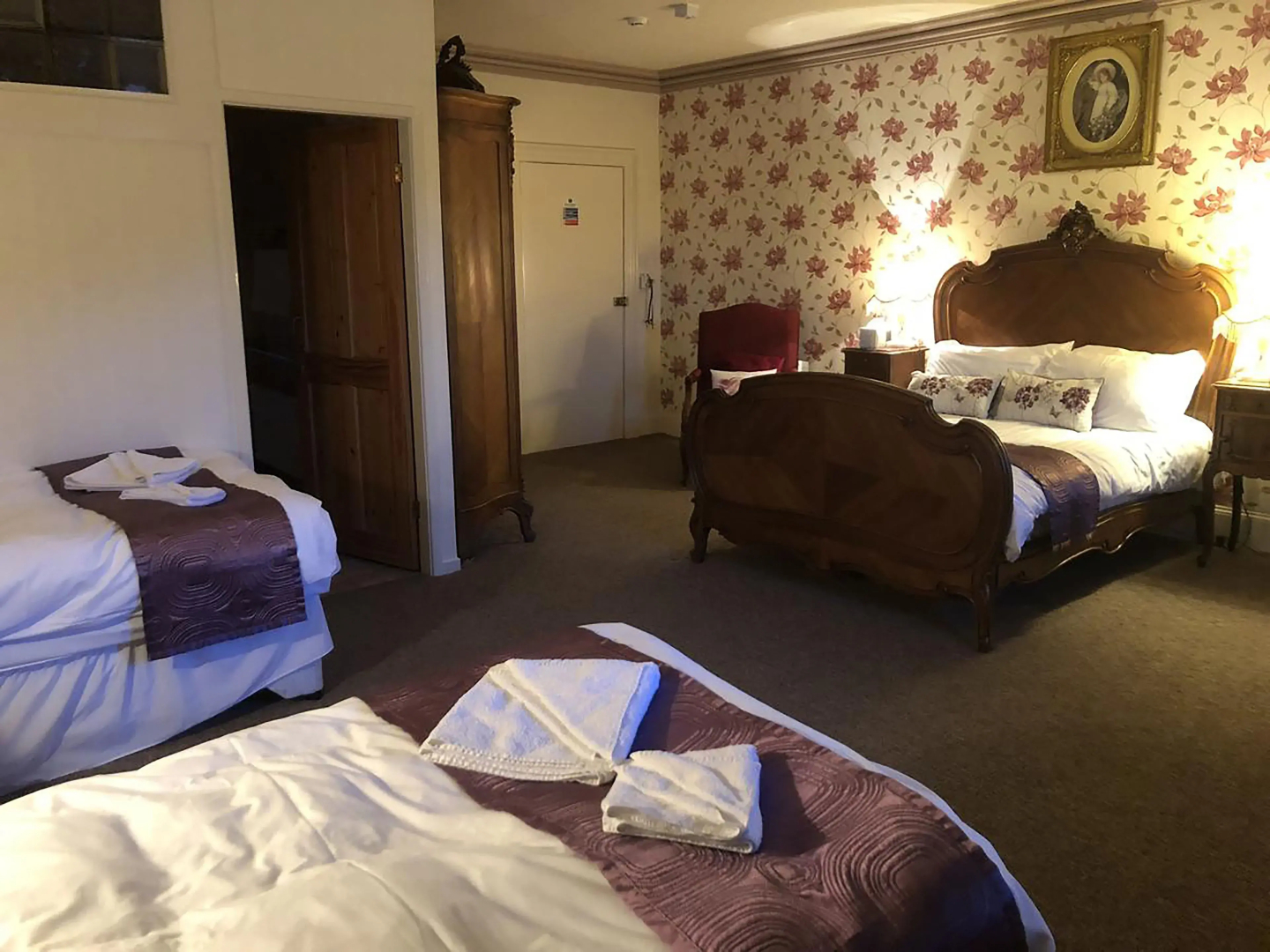 The Oakeley Arms Hotel