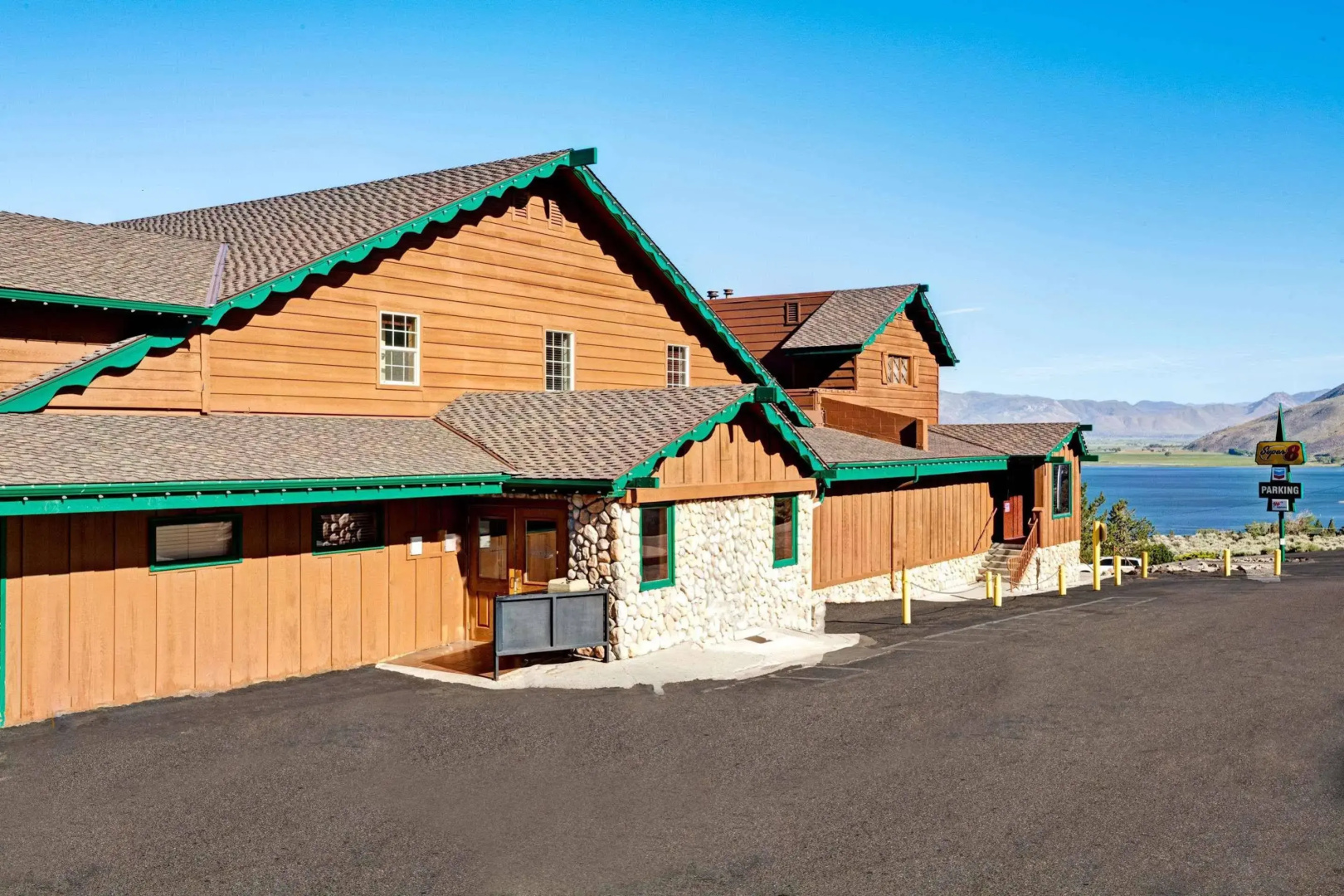 Topaz Lodge