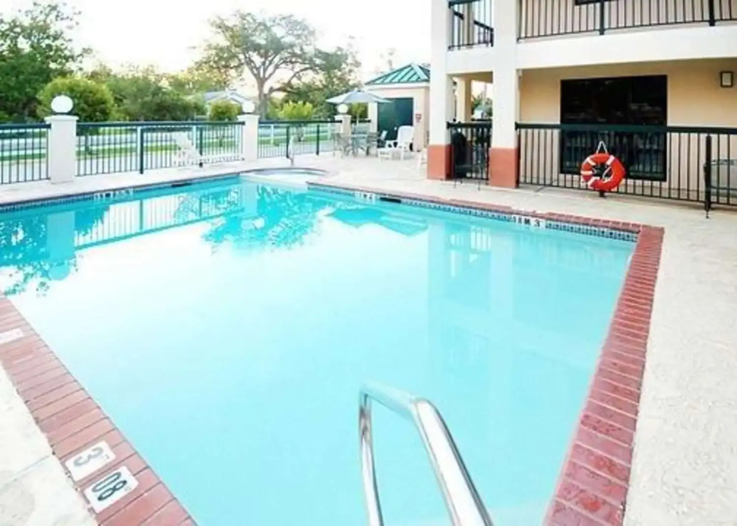 Econo Lodge Inn & Suites Ocean Springs - Biloxi
