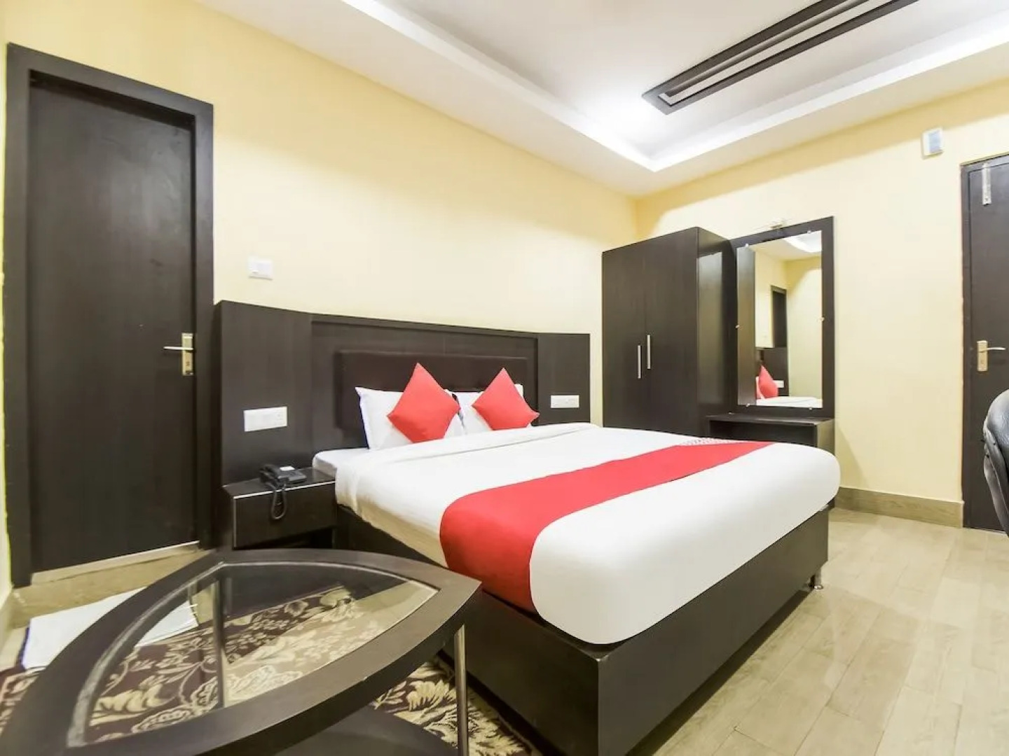 OYO 33503 Hotel Holiday international