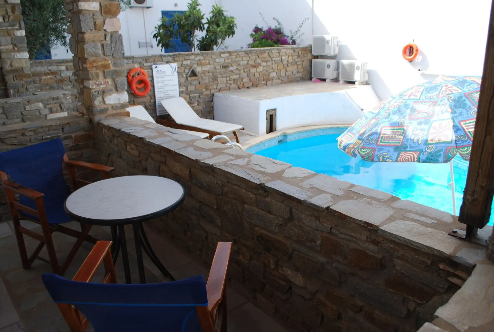 Sirocos Rooms And Studios