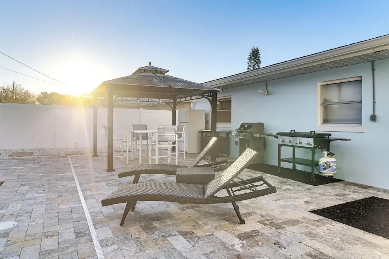 Private Hot Tub: Breezy Seminole Stay!