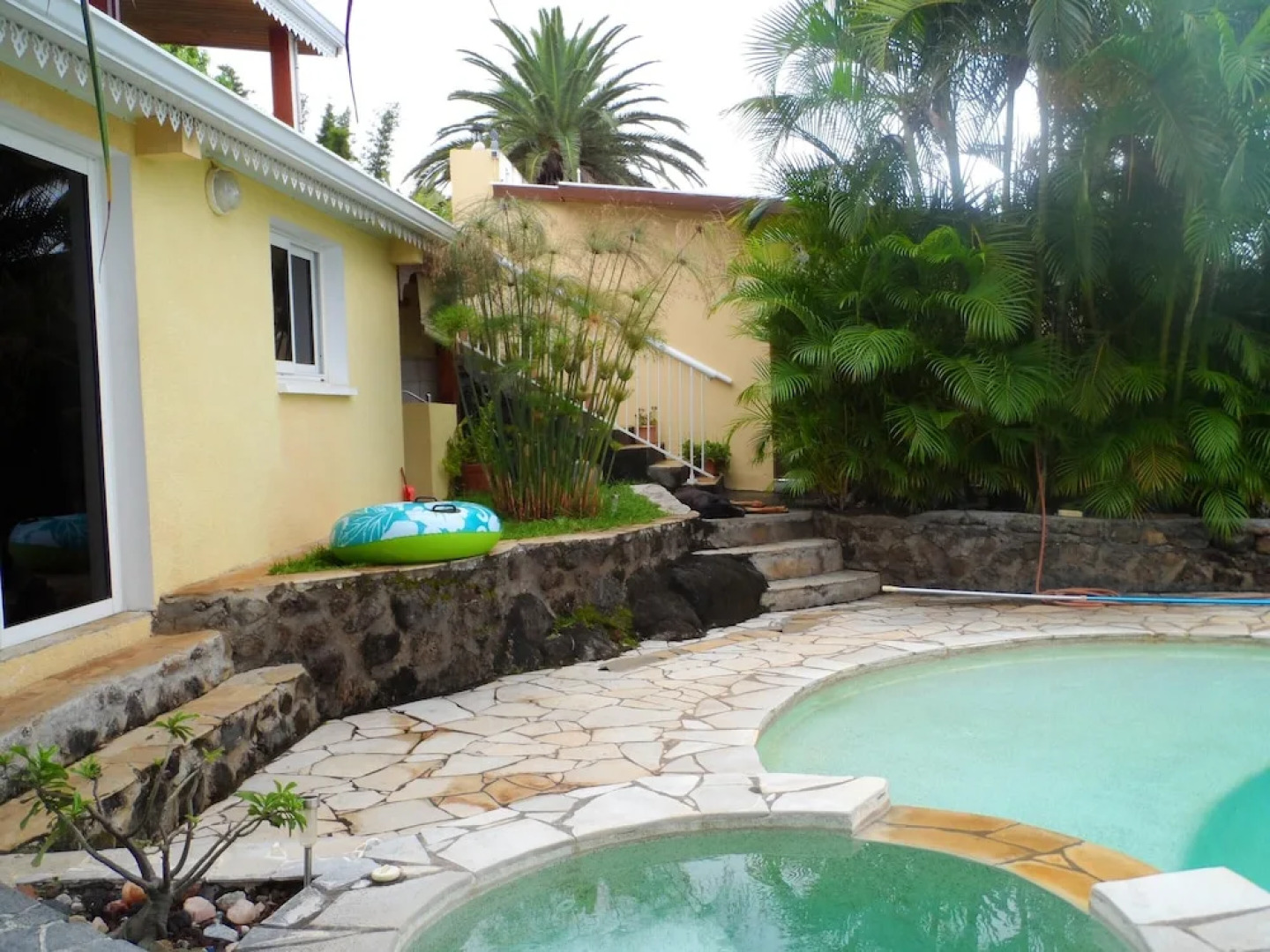 Studio in Étang Salé, With Wonderful sea View, Private Pool, Enclosed Garden