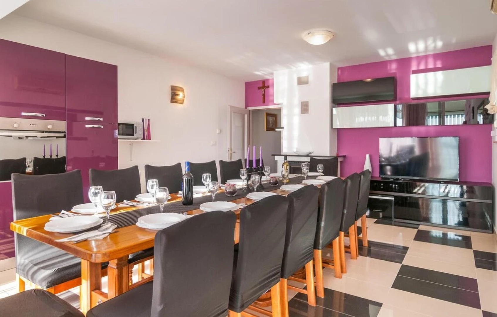 Stunning Home in Zrnovnica With Wifi and 6 Bedrooms